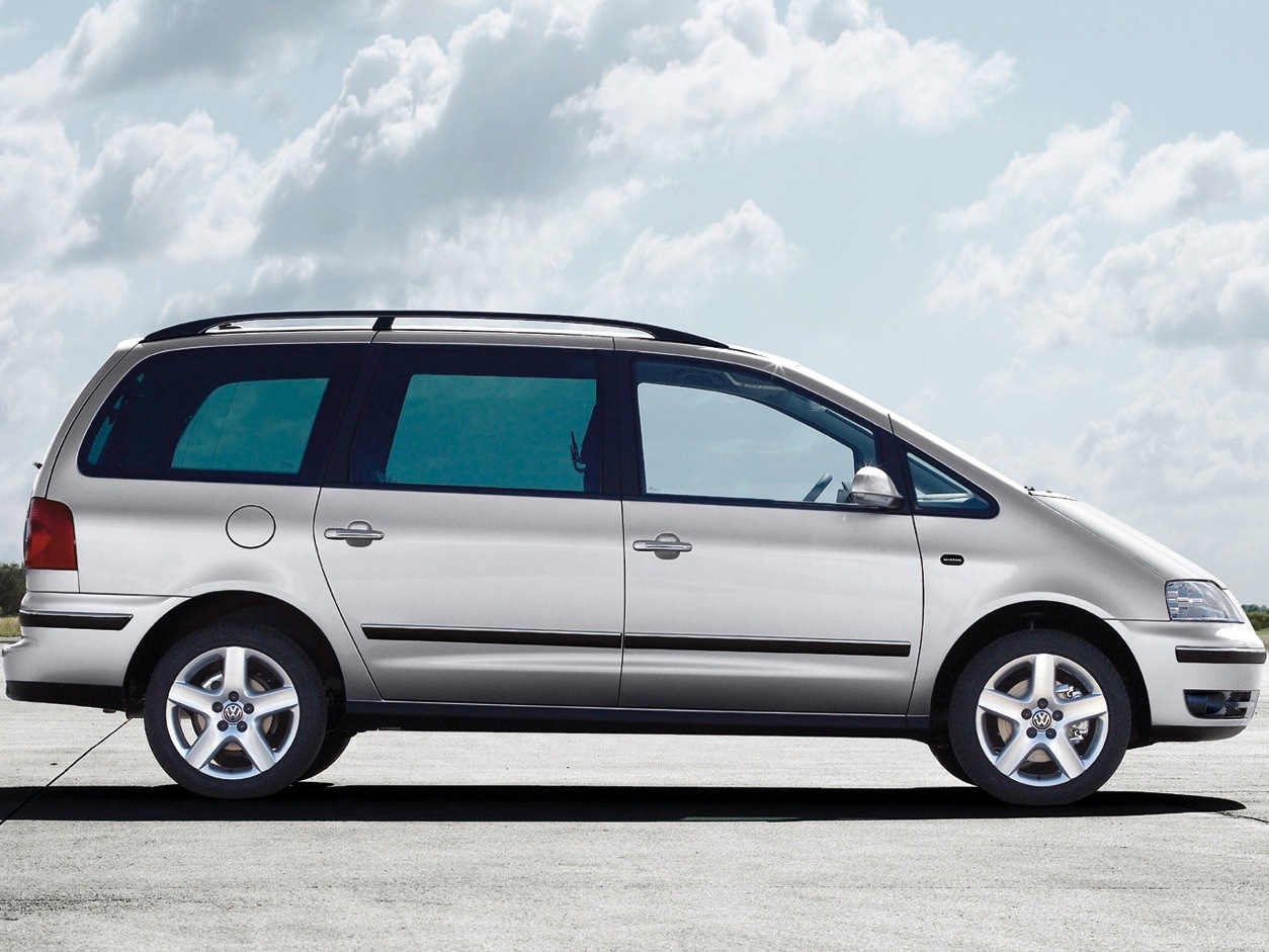 Volkswagen Sharan 7M Минивэн – модификации и цены, одноклассники Volkswagen  Sharan minivan, где купить - Quto.ru