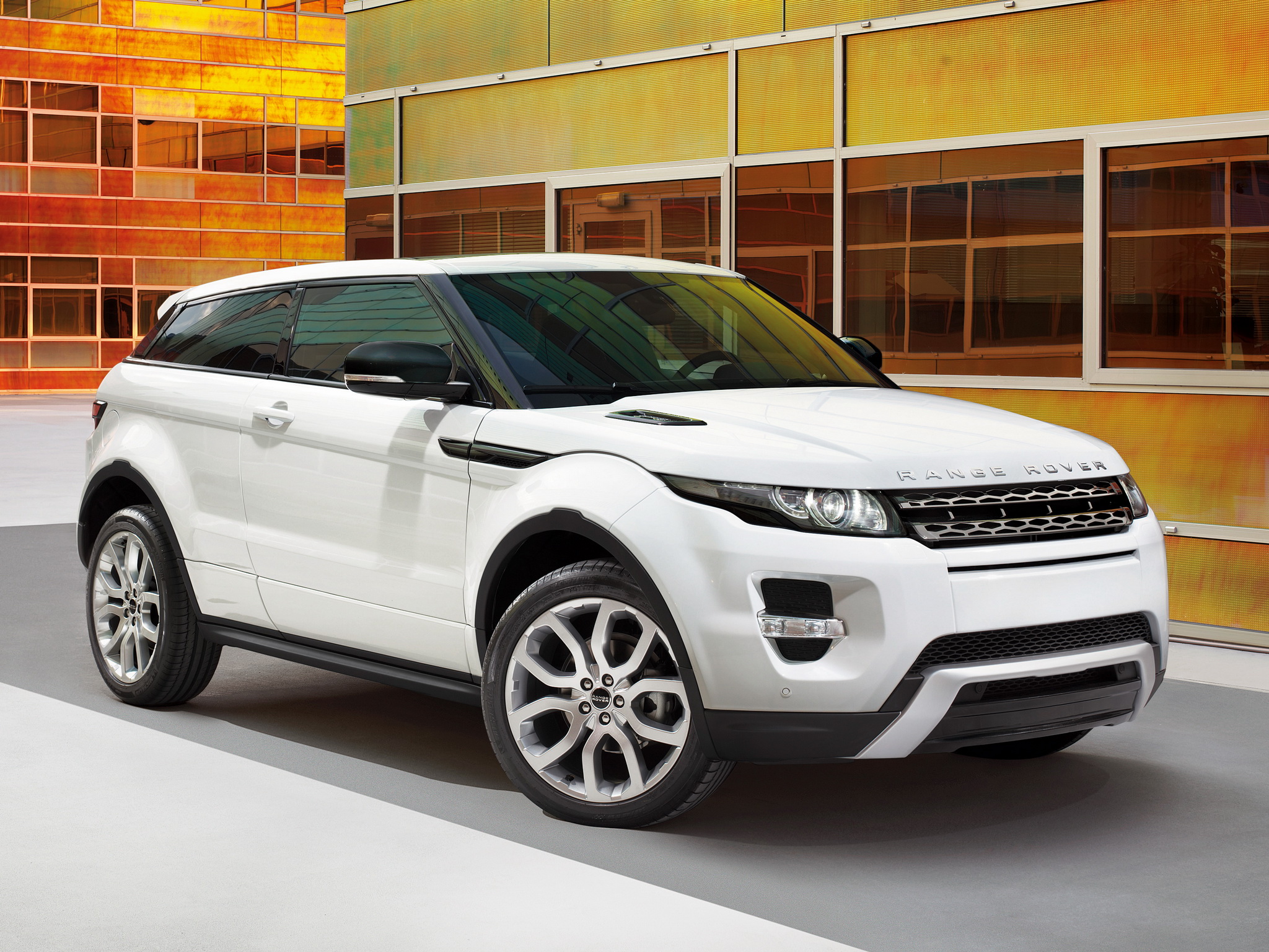 Land Rover Range Rover Evoque 3-дв. I поколение Внедорожник – модификации и  цены, одноклассники Land Rover Range Rover Evoque 3-дв. suv, где купить -  Quto.ru