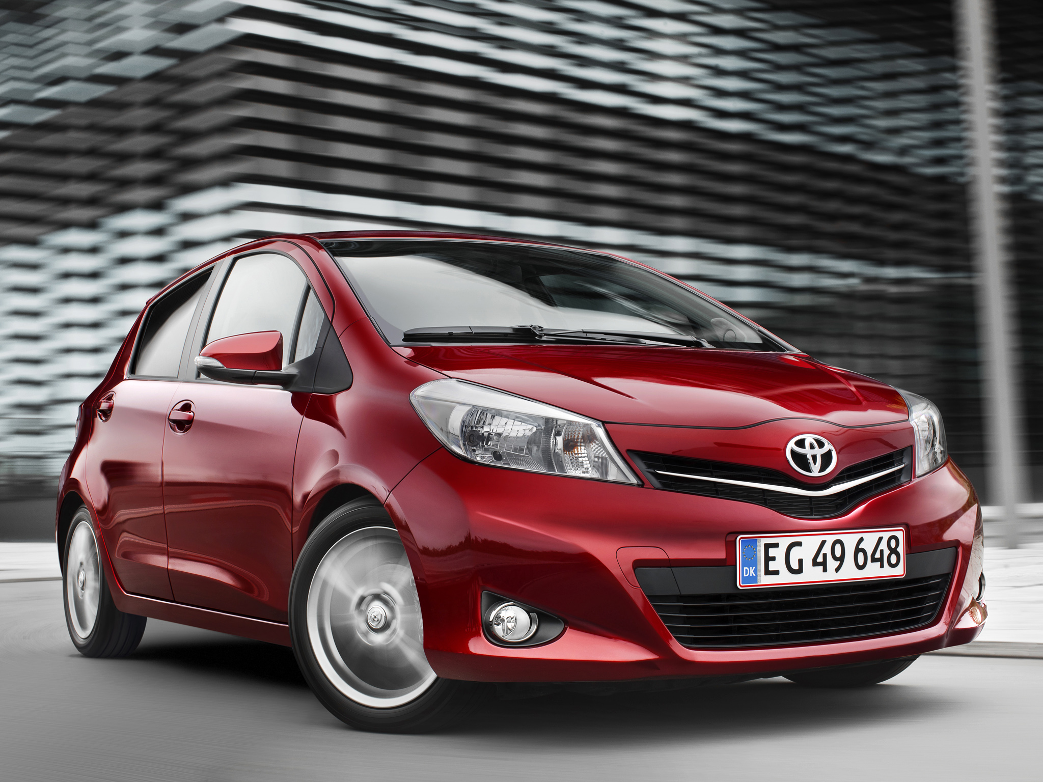 Фото Toyota Yaris 5-дв. III поколение - Quto.ru