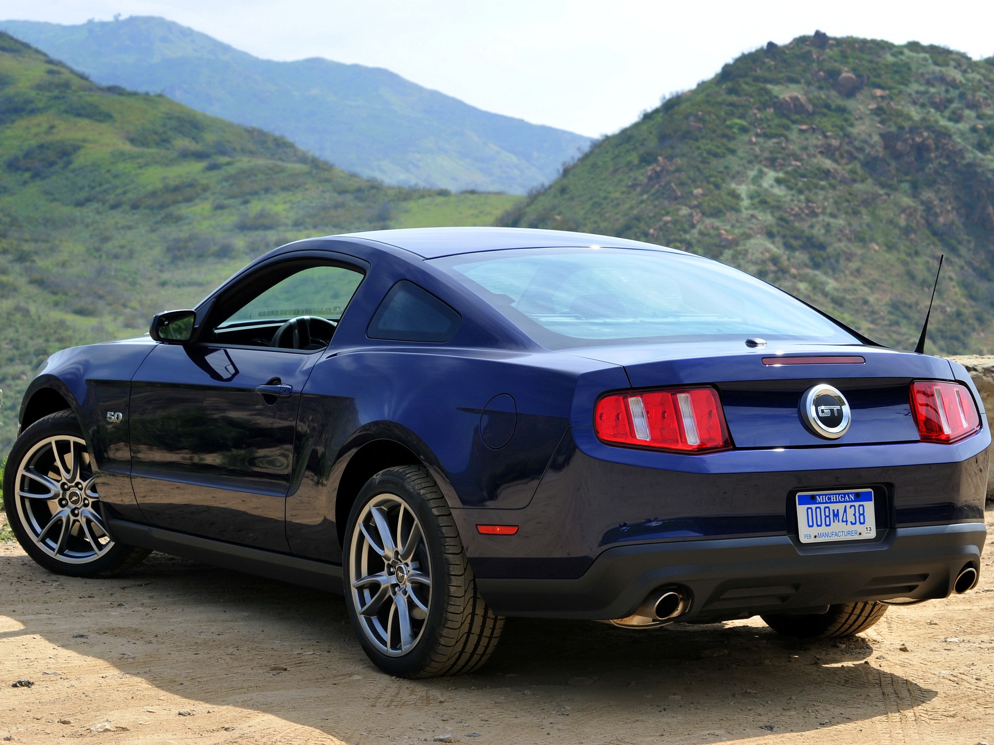 Ford Mustang v 2009