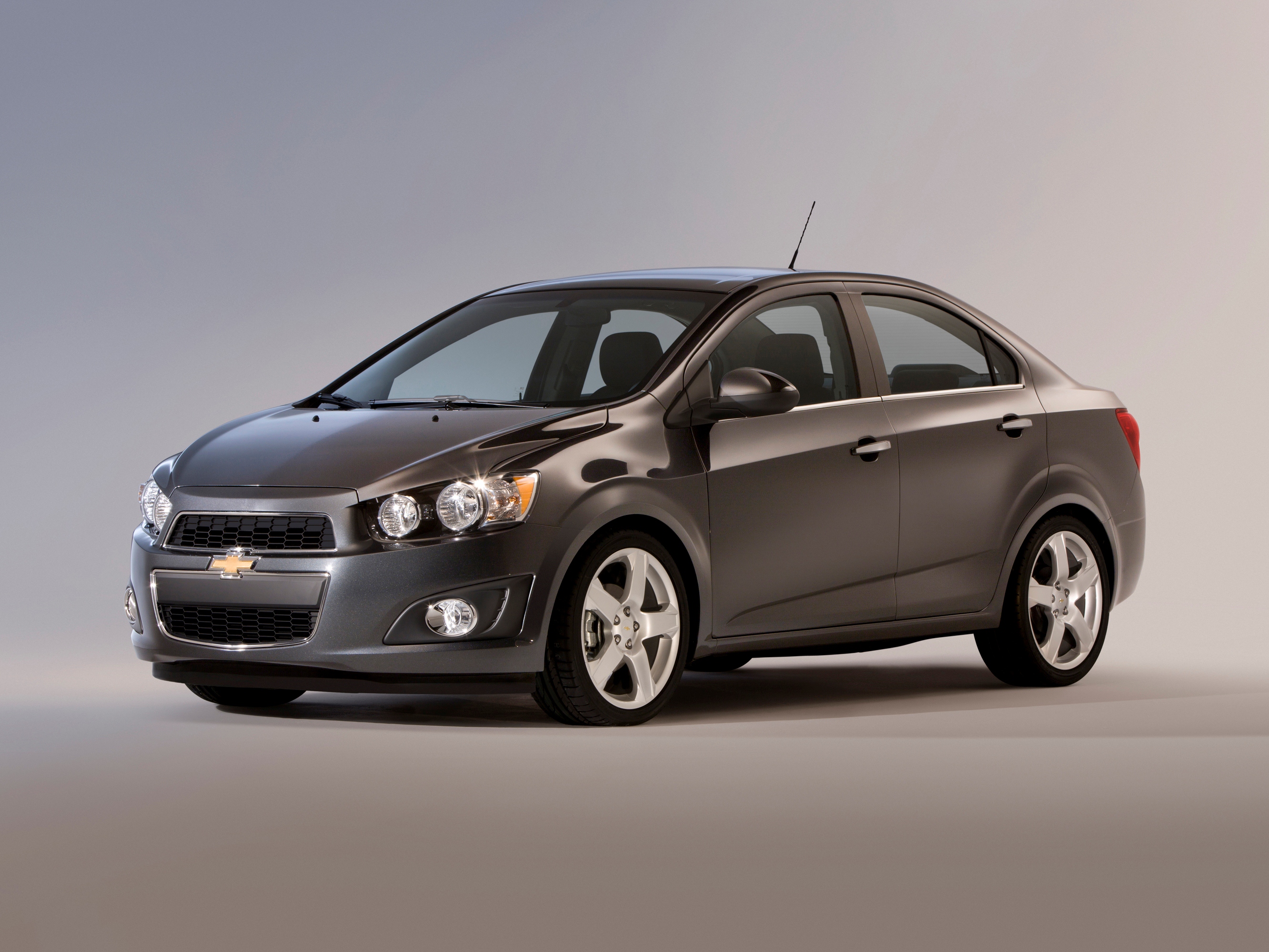 Chevrolet Aveo седан II поколение Седан – модификации и цены, одноклассники Chevrolet  Aveo седан sedan, где купить - Quto.ru