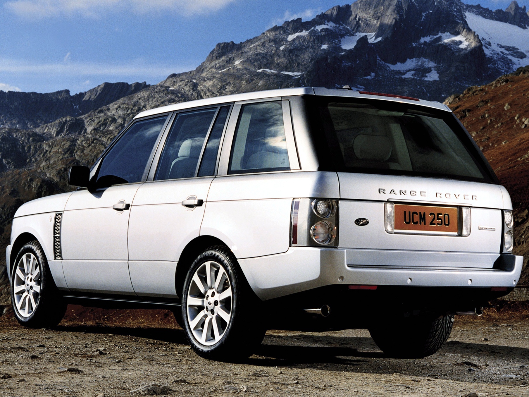 Land Rover Range Rover III поколение рестайлинг Внедорожник – модификации и  цены, одноклассники Land Rover Range Rover suv, где купить - Quto.ru