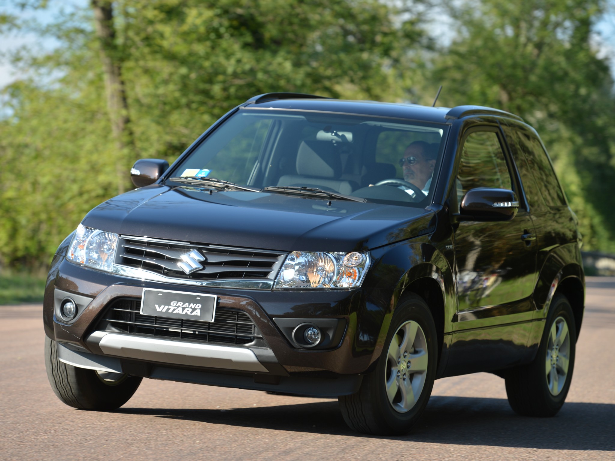 Suzuki Grand Vitara 3-дв. II поколение рестайлинг Внедорожник – модификации  и цены, одноклассники Suzuki Grand Vitara 3-дв. suv, где купить - Quto.ru