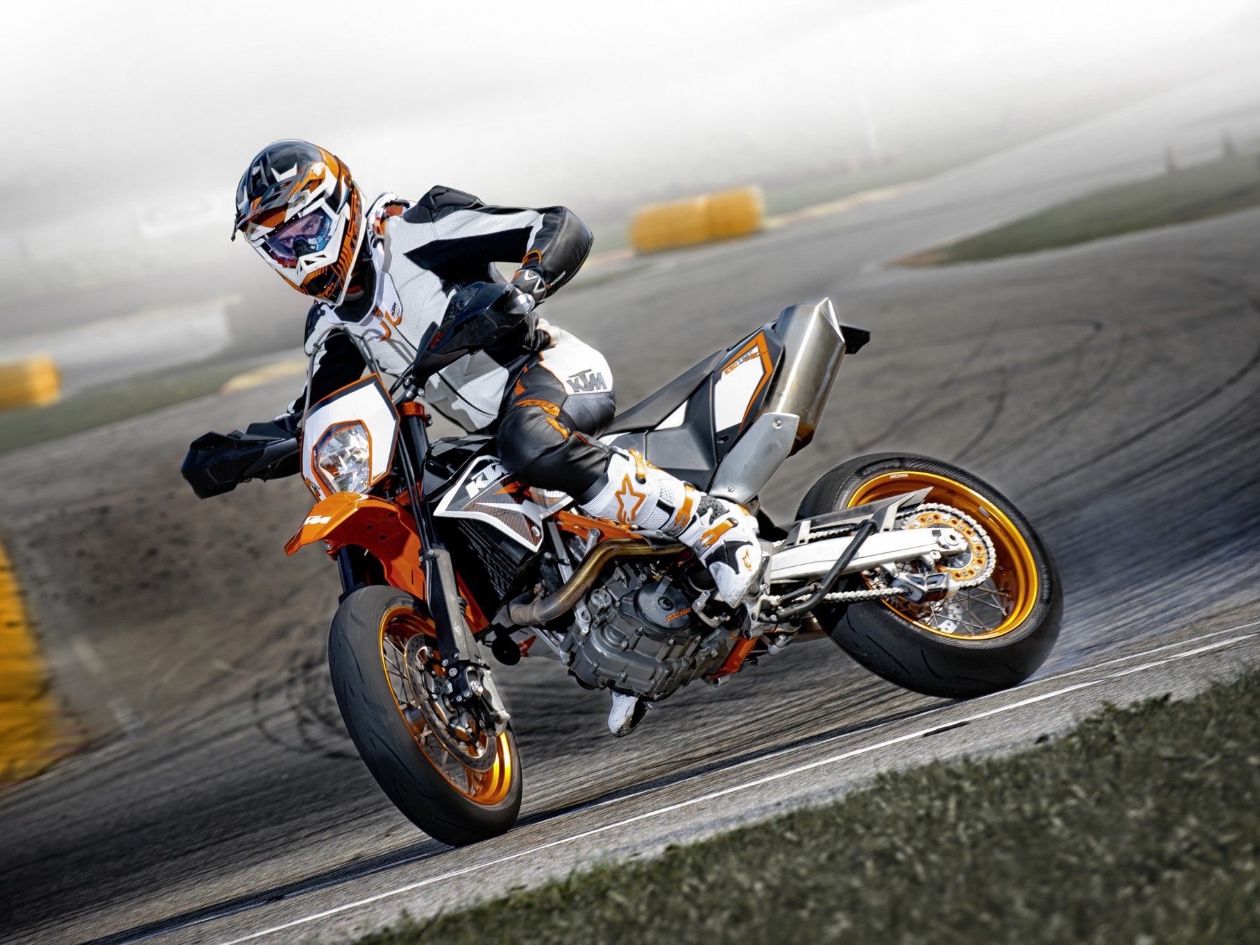 KTM 690 SMC R 2012 - цена, технические 