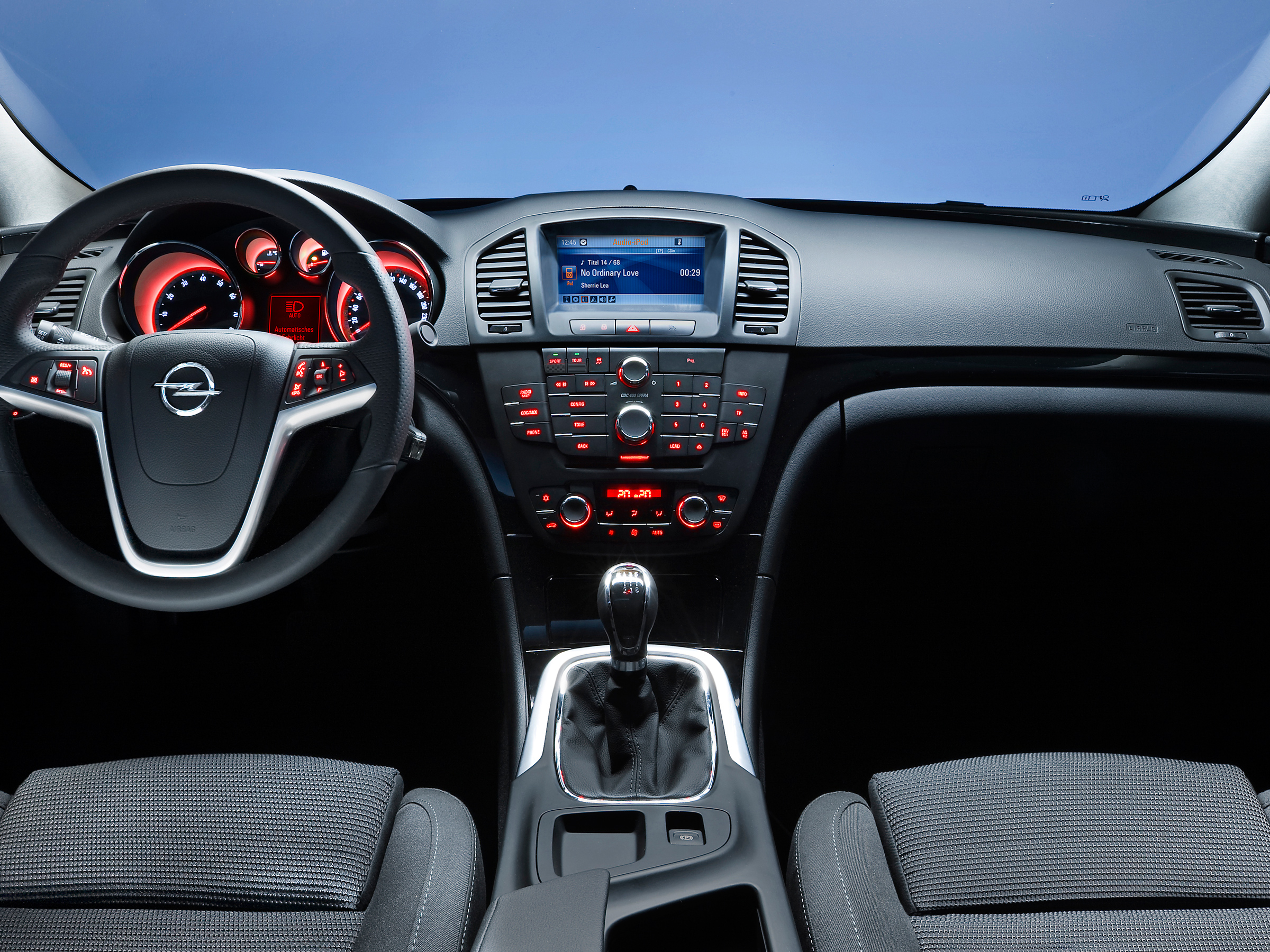 Opel insignia 1.8. Опель Инсигния 2011 1.8 механика. Опель Инсигния 2013 салон. Опель Инсигния 2014 2.0 турбо универсал. Опель Инсигния 2013 1.8 механика.
