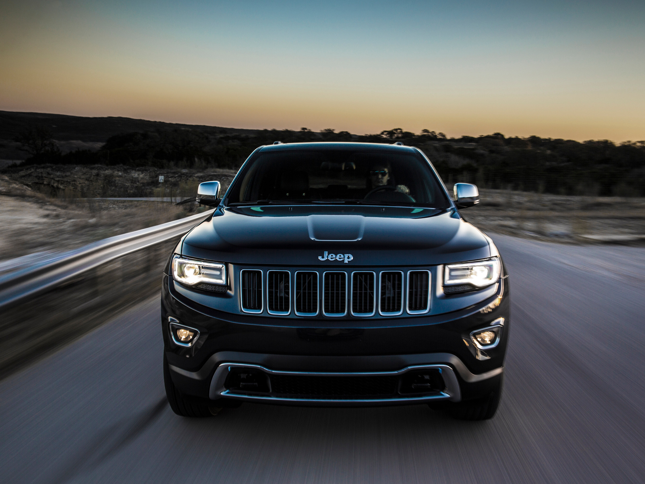 Jeep Grand Cherokee WK2 рестайлинг Внедорожник – модификации и цены,  одноклассники Jeep Grand Cherokee suv, где купить - Quto.ru