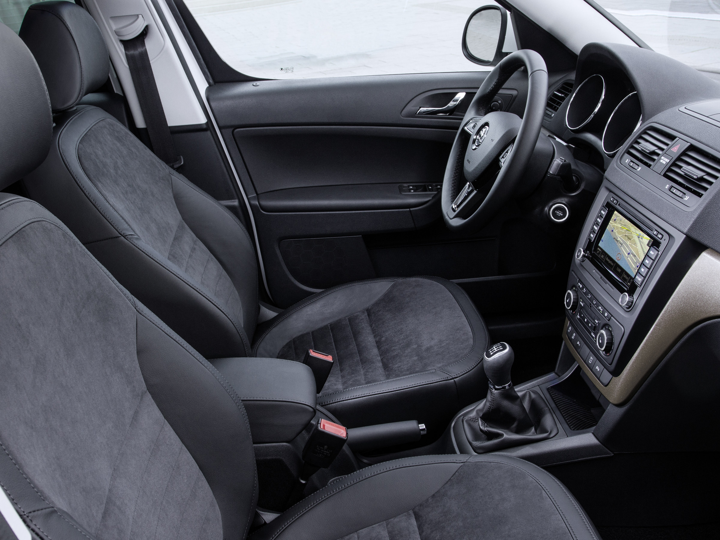 Етти салон. Шкода йети салон. Skoda yeti 2011 салон. Шкода йети 2013 салон. Skoda yeti 2009.