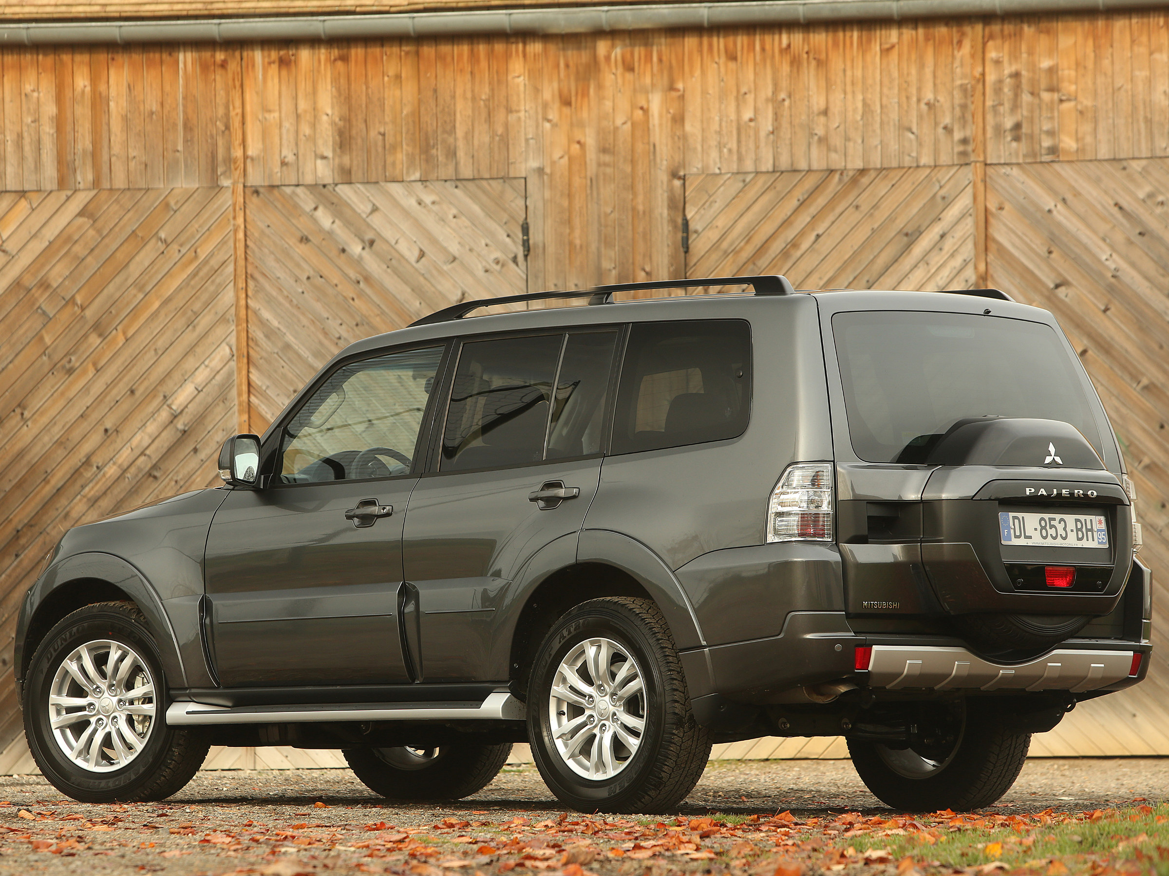 Купить б/у Mitsubishi Pajero 5-дв. IV поколение рестайлинг (коричневый)  2014 года в Санкт-Петербурге за 2 700 000 ₽ - Quto.ru