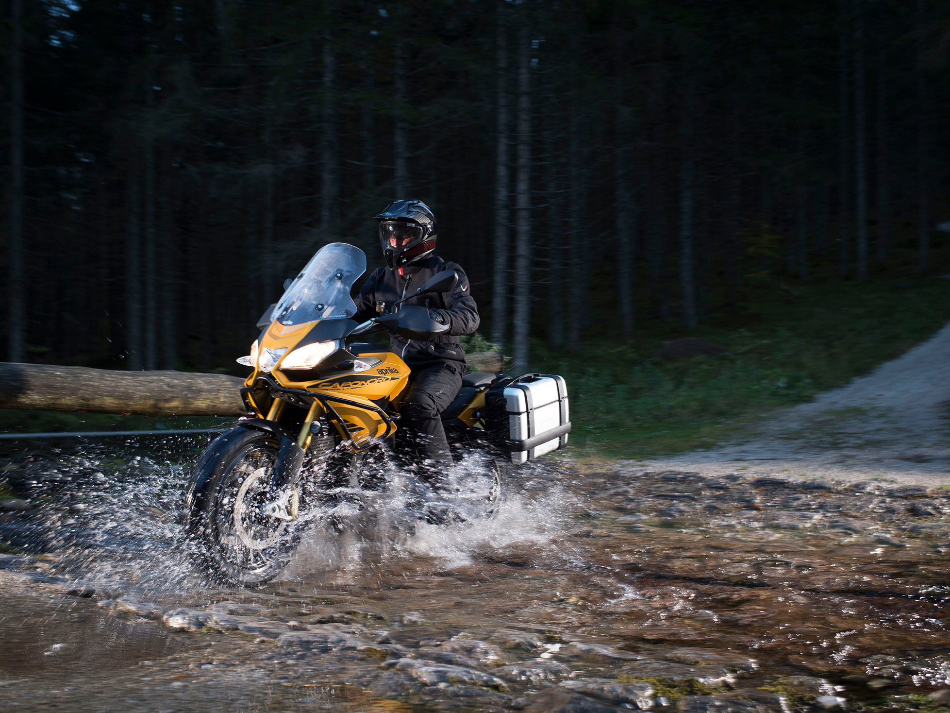 Aprilia Caponord 1200 Rally 2015 - цена, технические характеристики,  фотографии, видео - Quto.ru