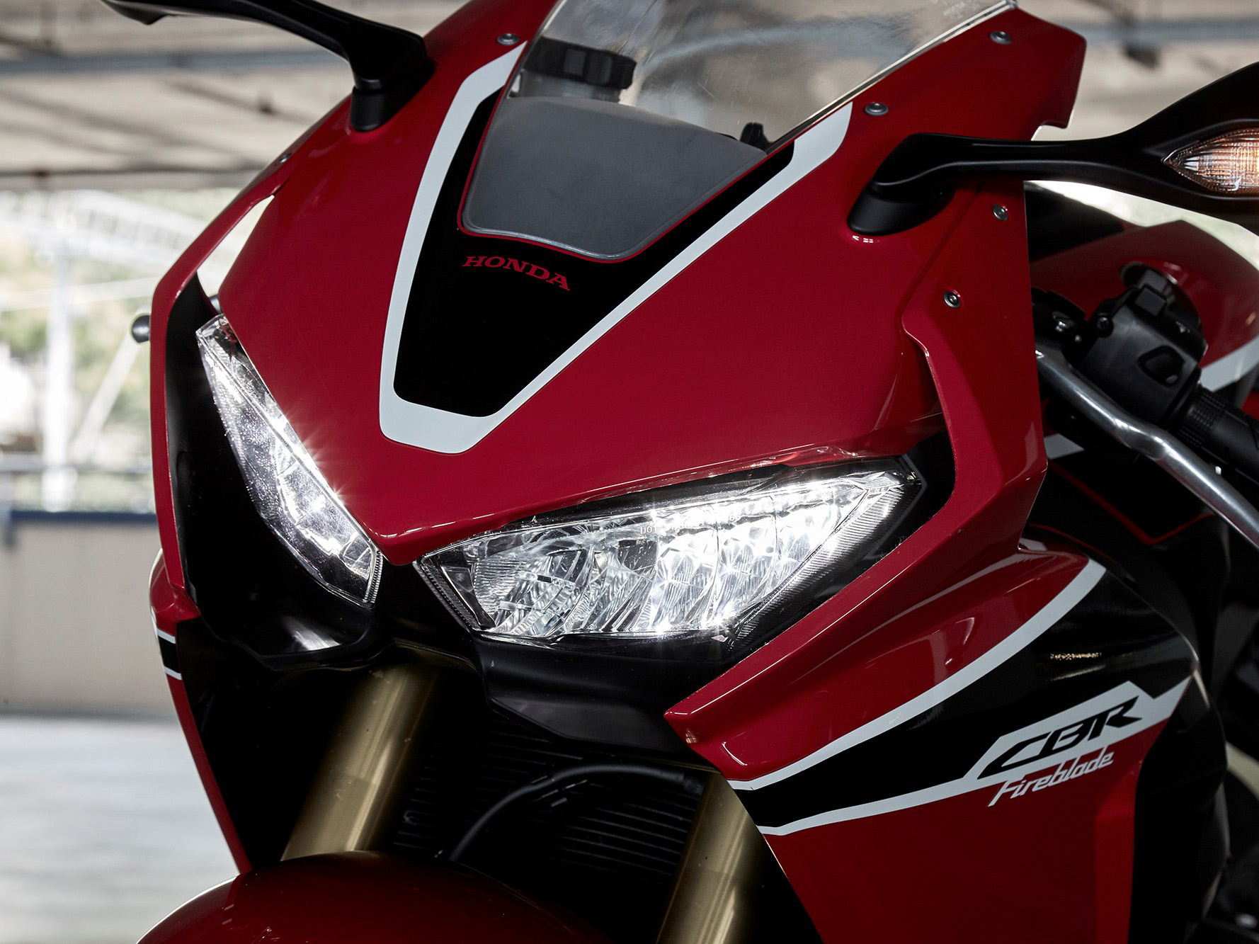 Honda Cbr1000rr Fireblade Abs 17 Cena Tehnicheskie Harakteristiki Fotografii Video Quto Ru