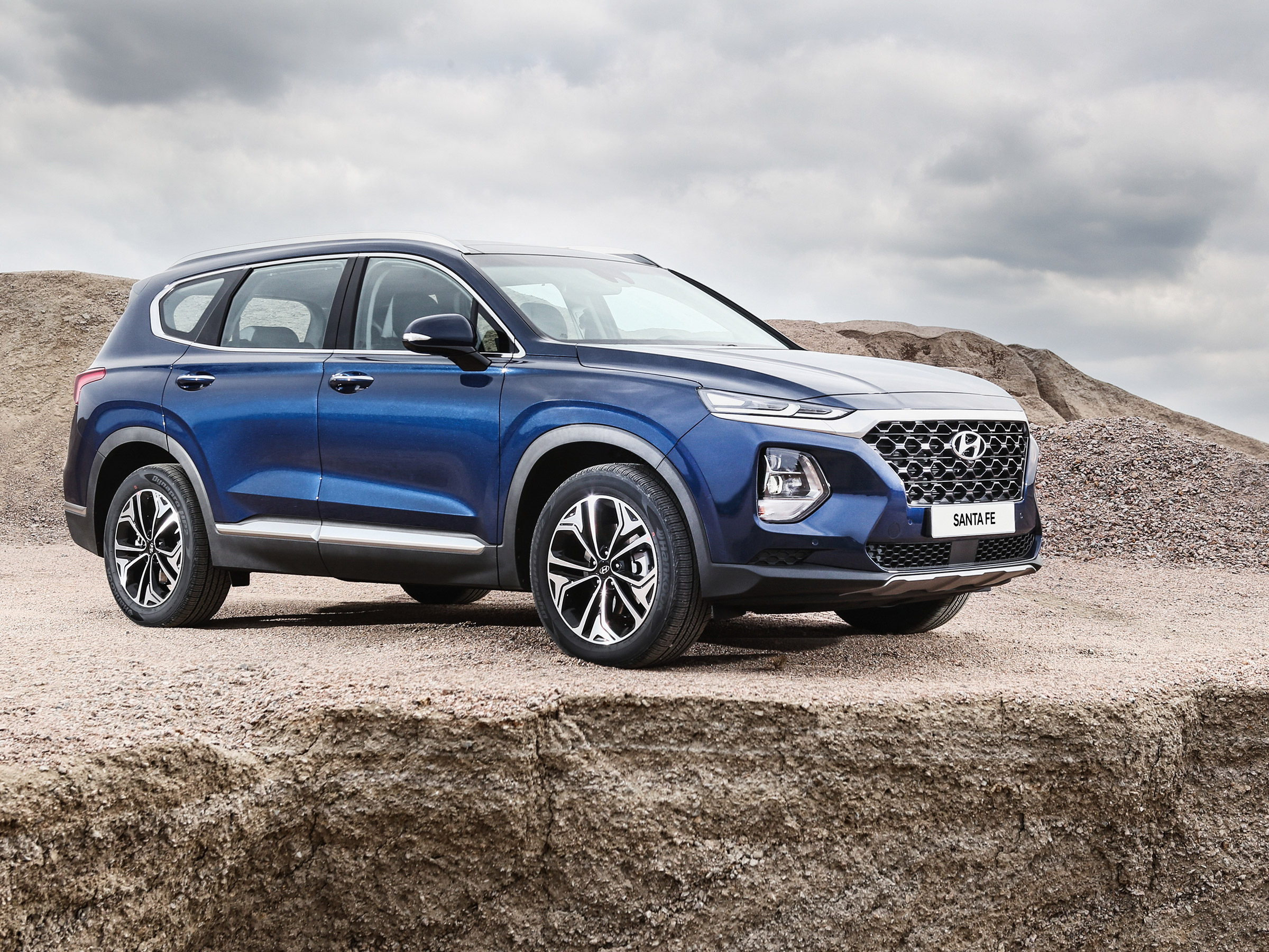 Santa fe 4 акпп. Новый Hyundai Santa Fe 2019. Хендай Santa Fe 2019. Hyundai Santa Fe 2019 комплектации. Hyundai Santa Fe 4 поколения.