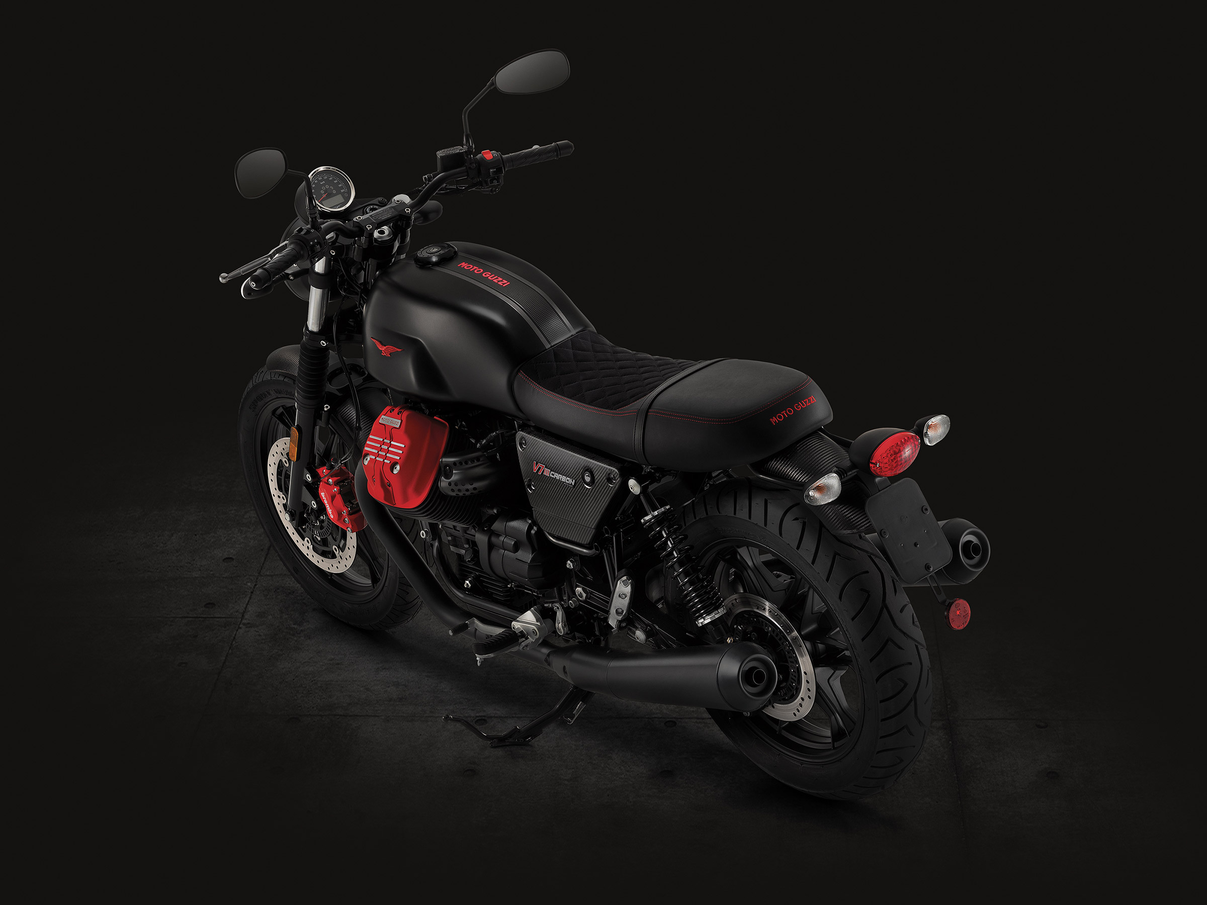 Мотоцикл Moto Guzzi V7 III Carbon Dark 2018 обзор