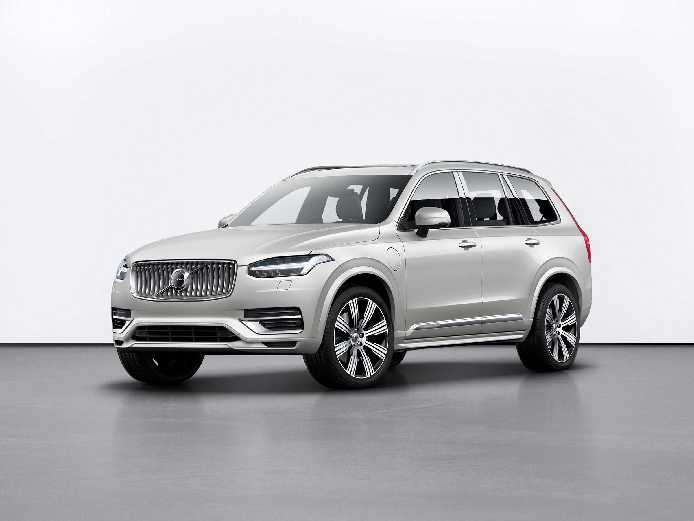 Продано: Volvo XC90 II поколение рестайлинг 2.0 D B5 AT 235 л.с. черный  металлик в Мурманской области - Quto.ru