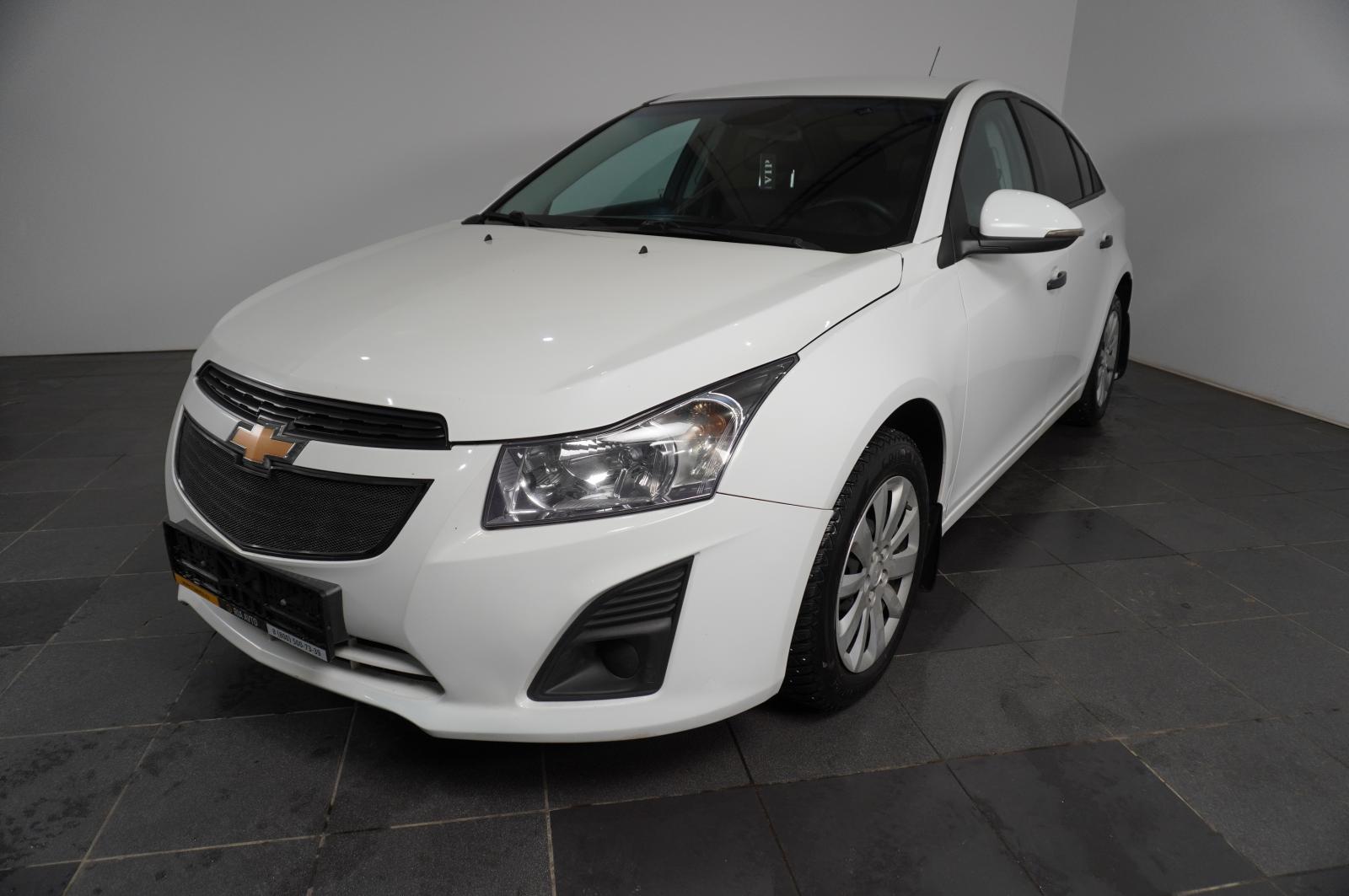 Продано: Chevrolet Cruze седан J300 рестайлинг 1.6 AT 109 л.с. белый в  Москве - Quto.ru