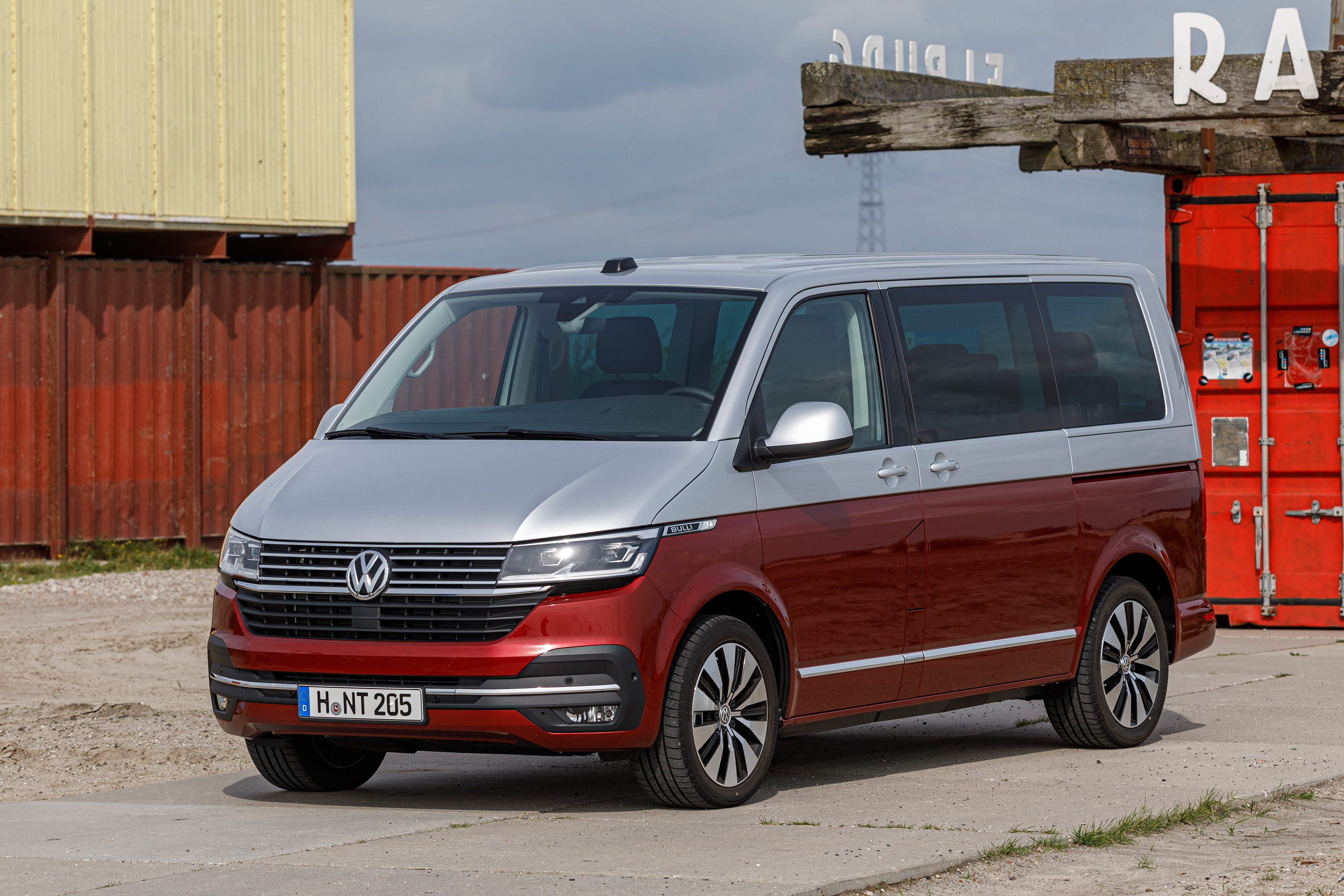 Купить б/у Volkswagen Multivan T6.1 (серый) 2020 года в Москве за 7 365 000  ₽ - Quto.ru