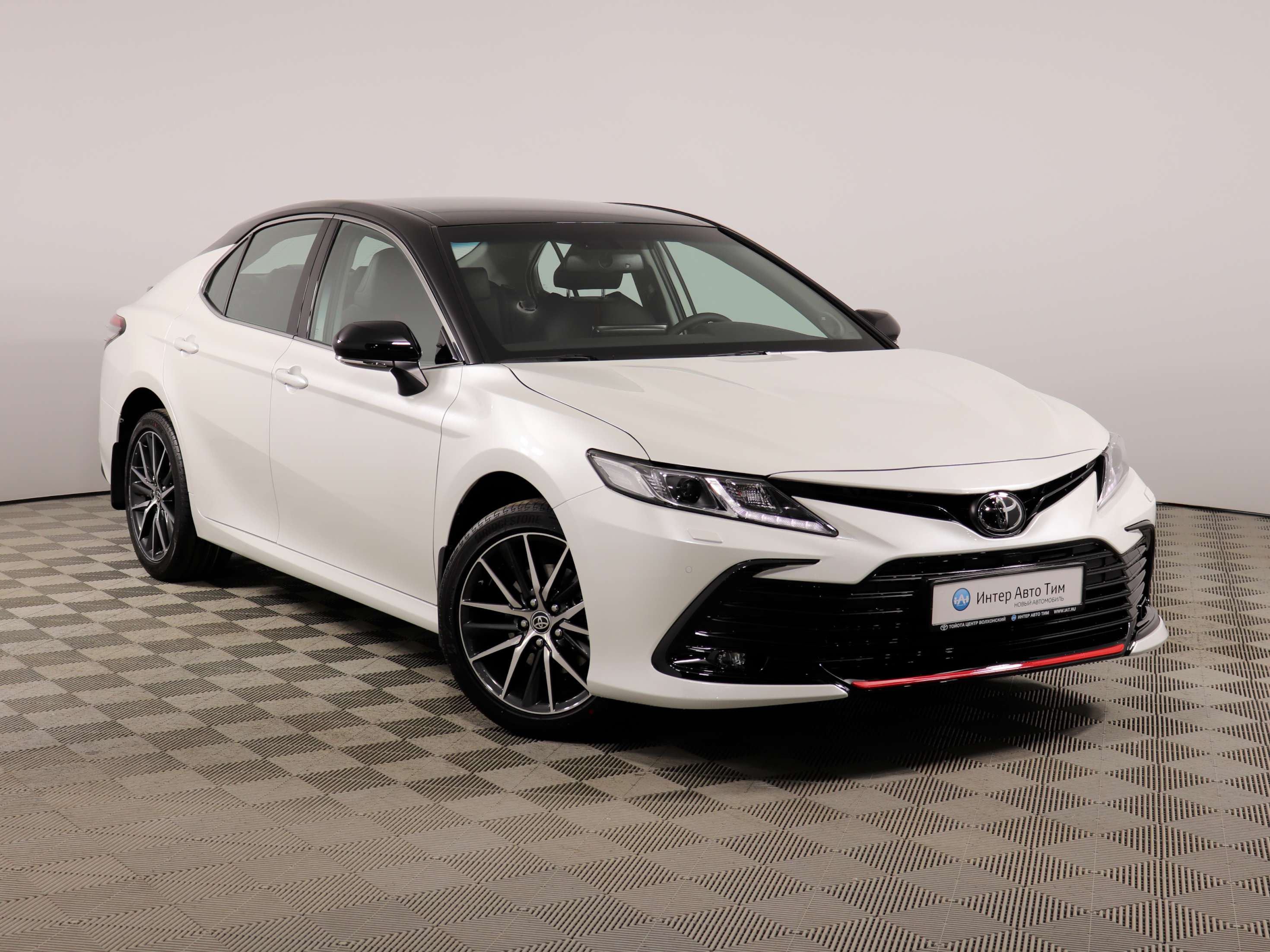 Продано: Toyota Camry VIII поколение рестайлинг 2.5 AT 200 л.с. белый  металлик в Санкт-Петербурге - Quto.ru