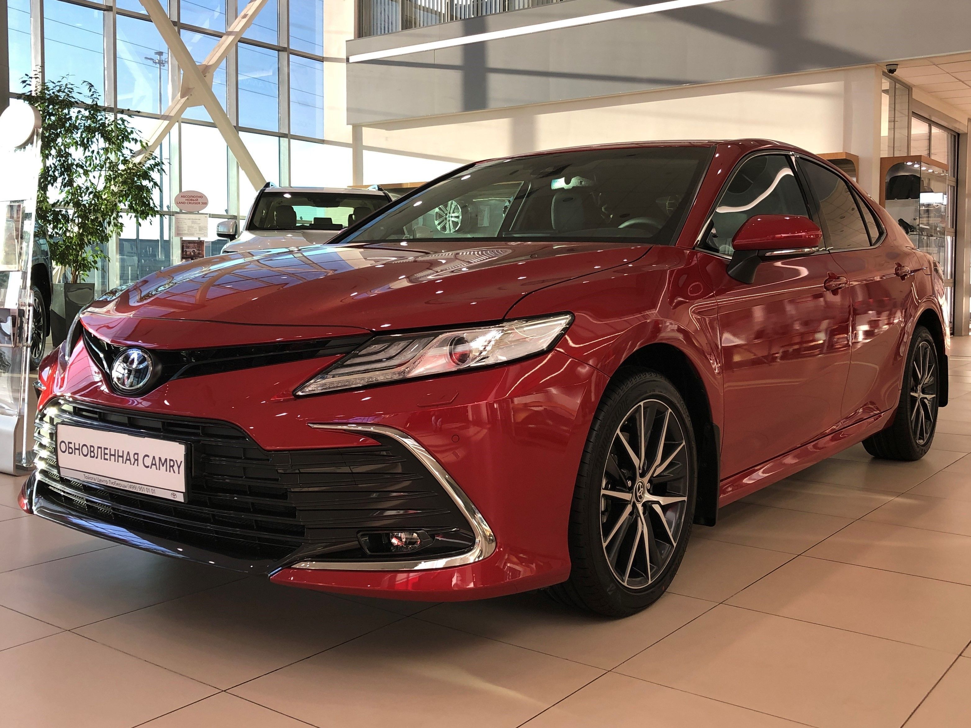 Продано: Toyota Camry VIII поколение рестайлинг 2.5 AT 200 л.с. красный  металлик в Москве - Quto.ru