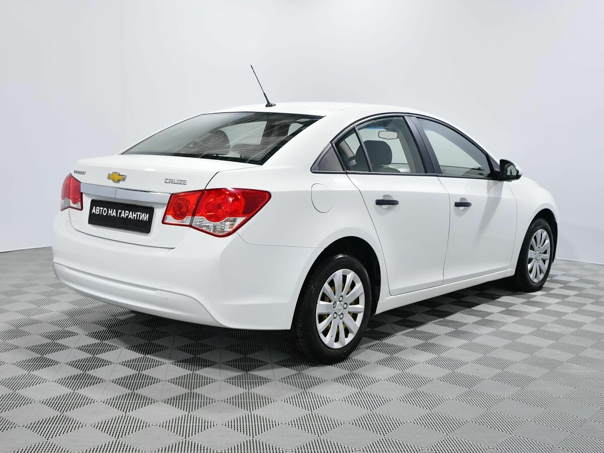 Купить б/у Chevrolet Cruze седан J300 рестайлинг (белый) 2014 года в Москве  за 792 000 ₽ - Quto.ru