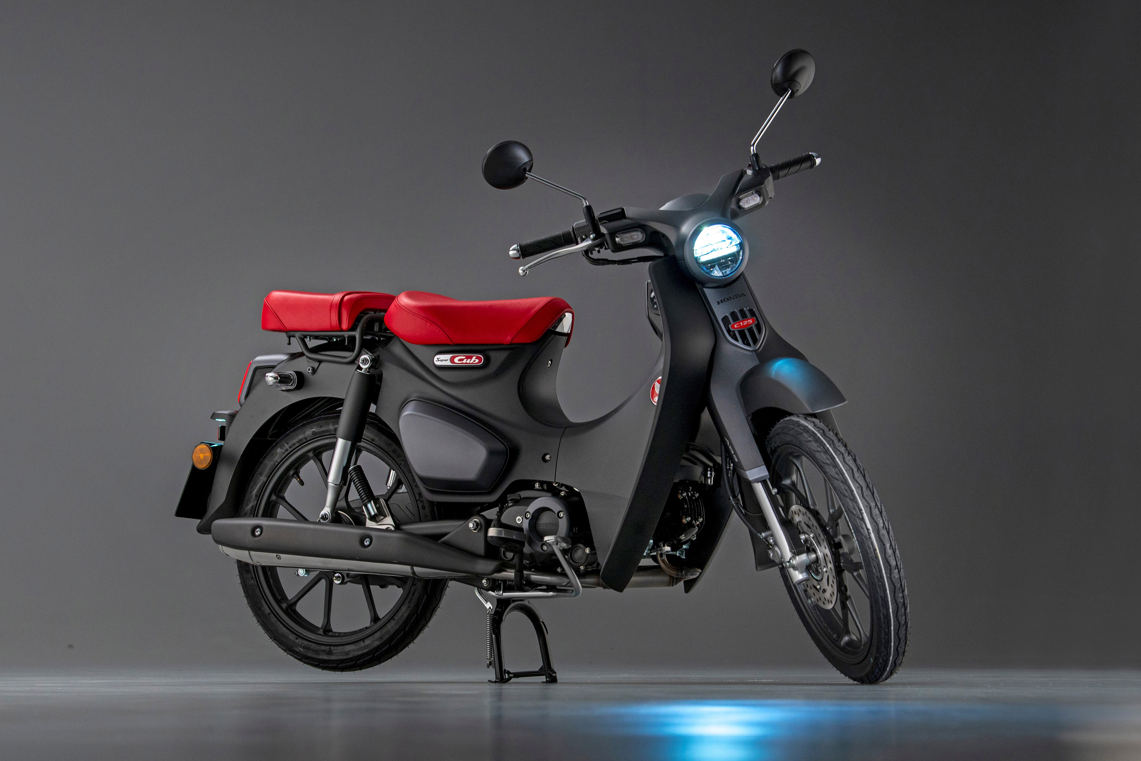 Купить хонда супер каб. Honda super Cub 125 2022. Honda Cub 125. Honda super Cub 125. Honda super Cub 2022.