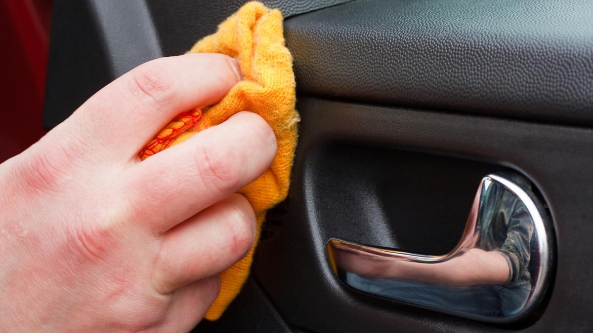 5 способов убрать царапины с пластика в машине