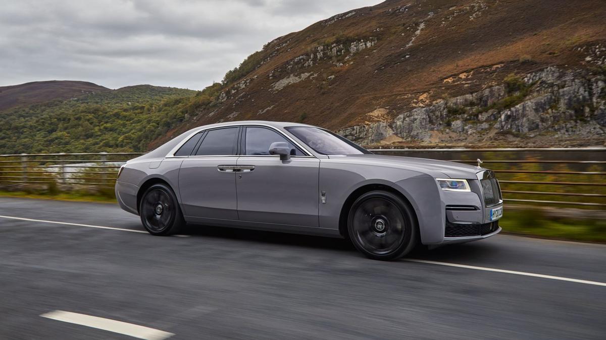 Как устроена подвеска нового Rolls-Royce Ghost, который «стелет» - Quto.ru