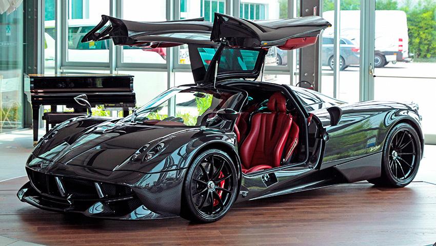 Уникальный стиль и применение инновационных материалов в автомобилях бренда