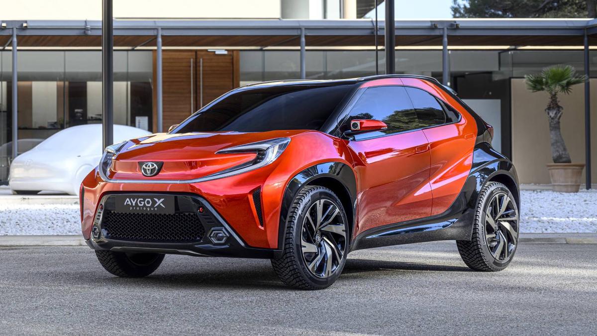 Toyota представила стильный кросс-хэтч с экшн-камерой в зеркалах - Quto.ru