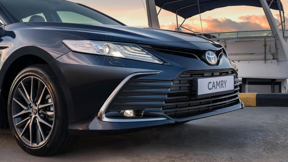 Покупаем обновлённую Toyota Camry: «жирная» версия за разумные деньги -  Quto.ru