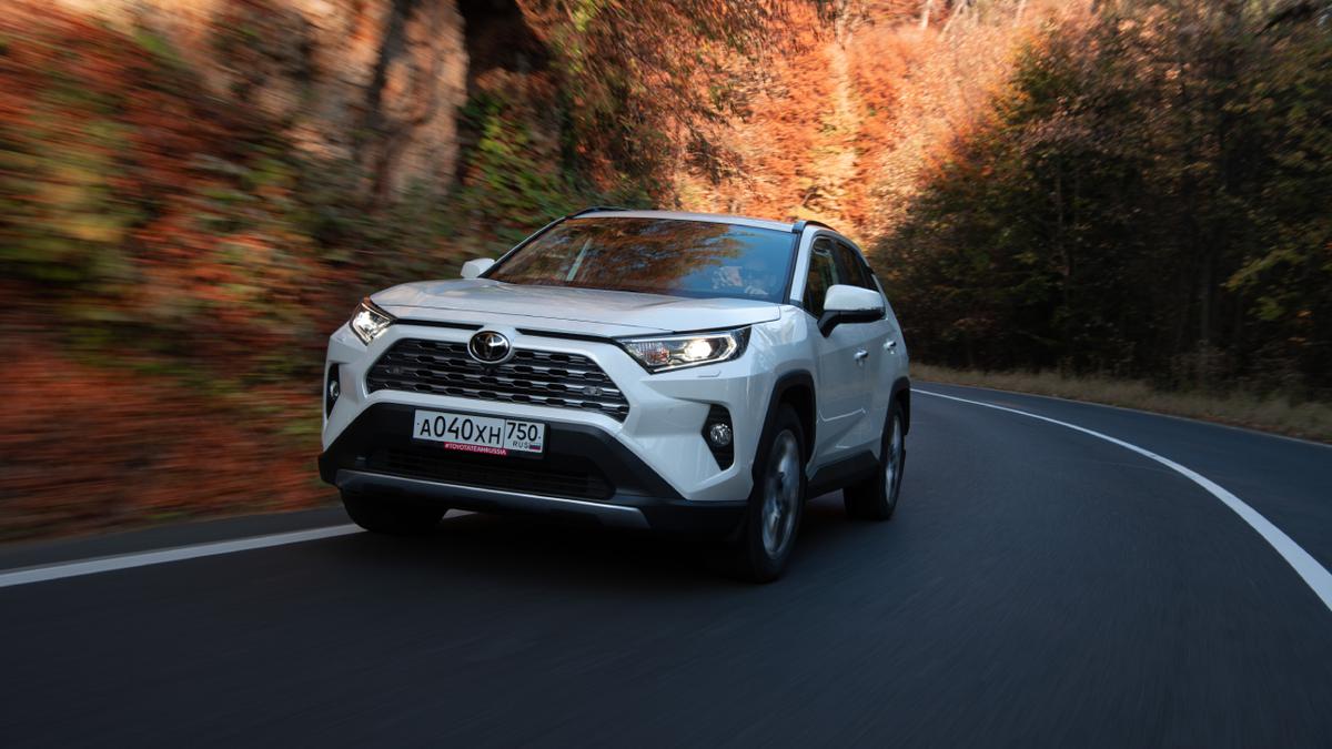 Российские дилеры надеются на поставки Toyota RAV4 из Японии - Quto.ru