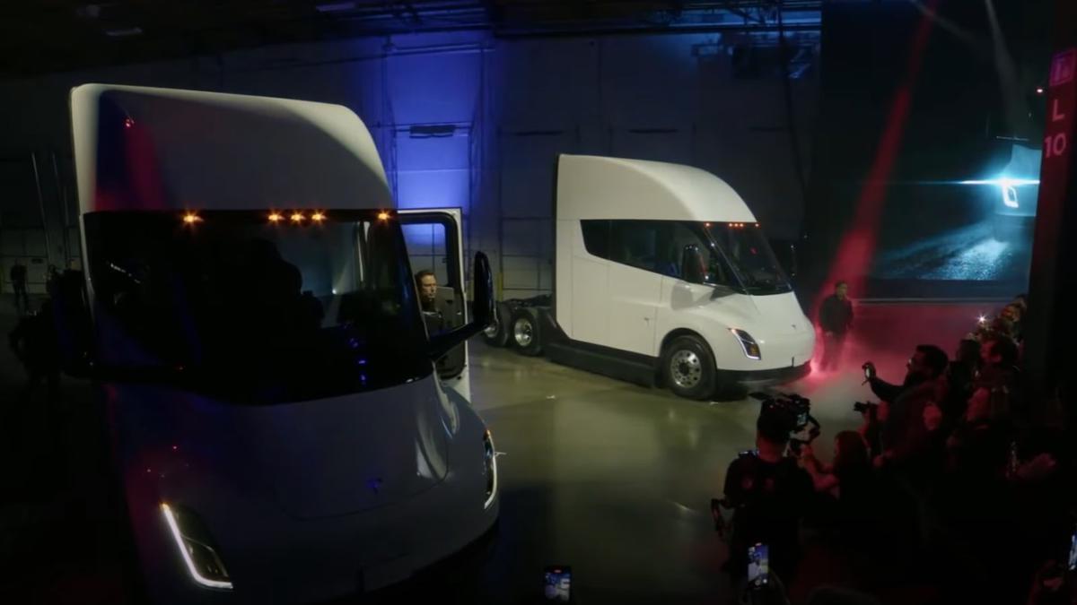 Илон Маск представил серийный грузовик Tesla Semi - Quto.ru