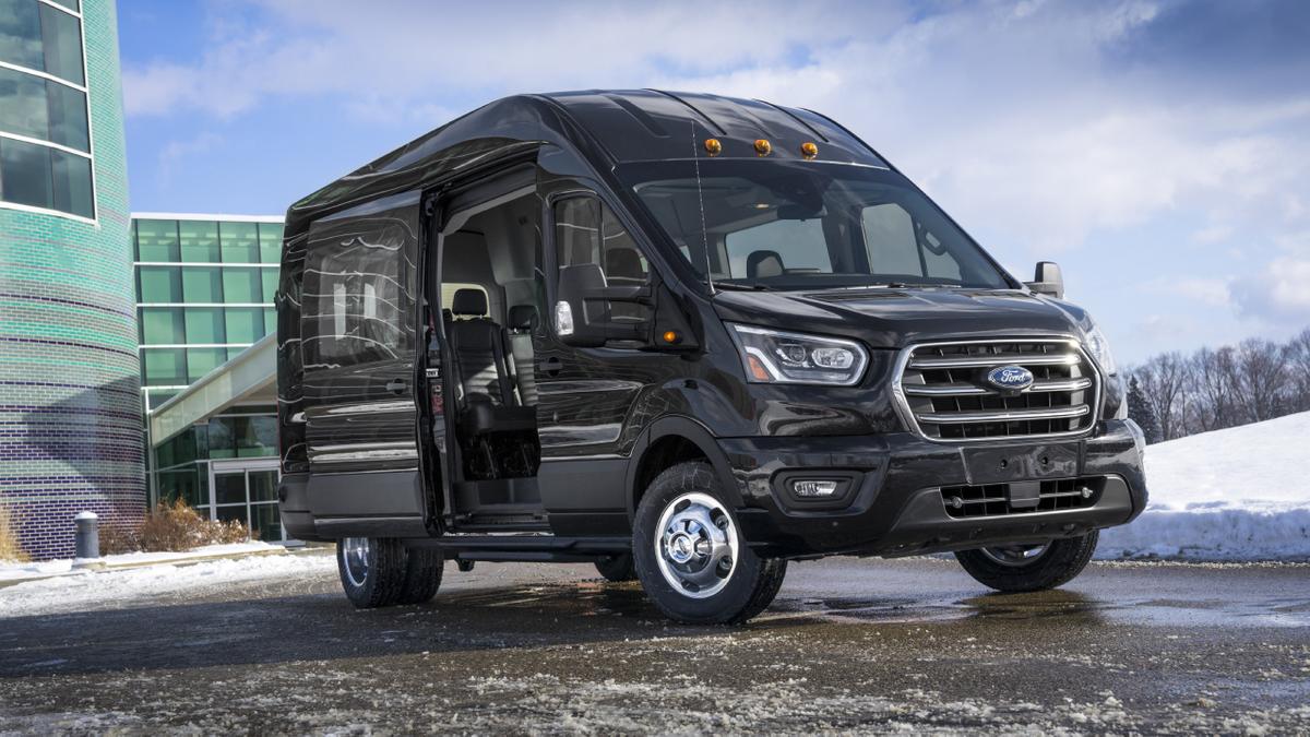 Губернатор Ульяновской области выбрал не УАЗ «Патриот», а Ford Transit -  Quto.ru