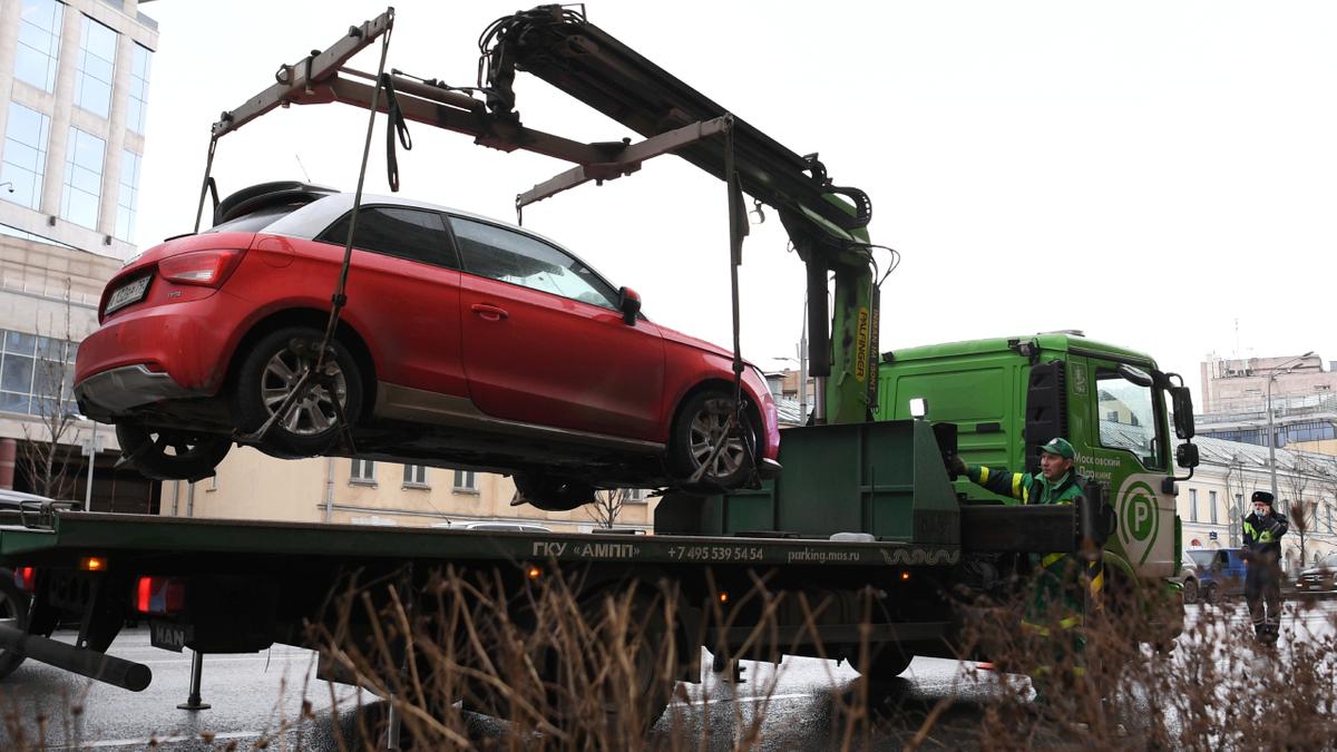 Подмосковные власти будут эвакуировать автомобили без ГИБДД - Quto.ru