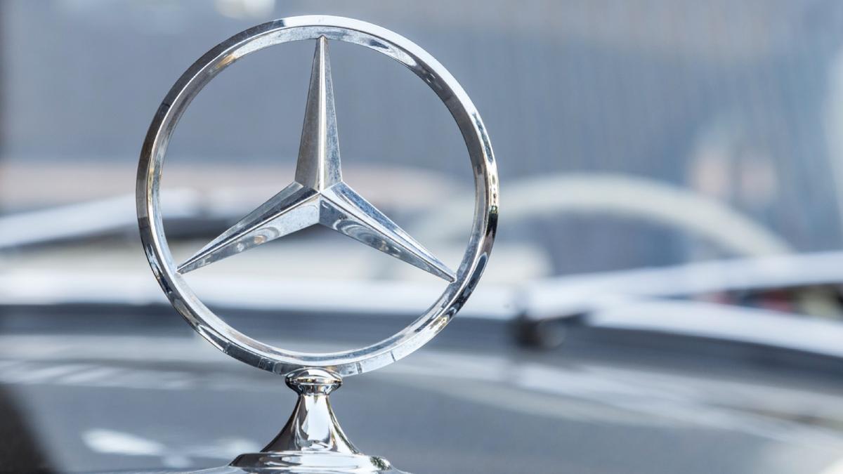 Mercedes не будет отзывать в России пожароопасные машины - Quto.ru