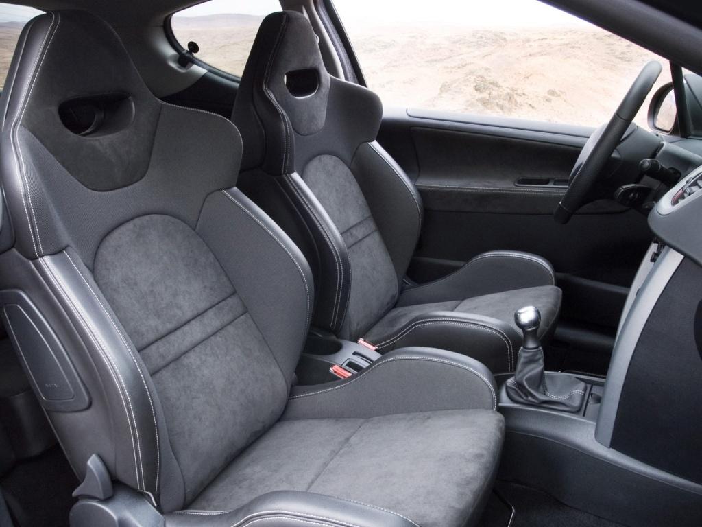 Пежо 207 Салон