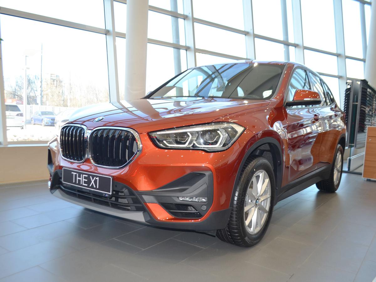 Продано: BMW X1 F48 рестайлинг 18i sDrive DCT 140 л.с. оранжевый металлик в  Москве - Quto.ru