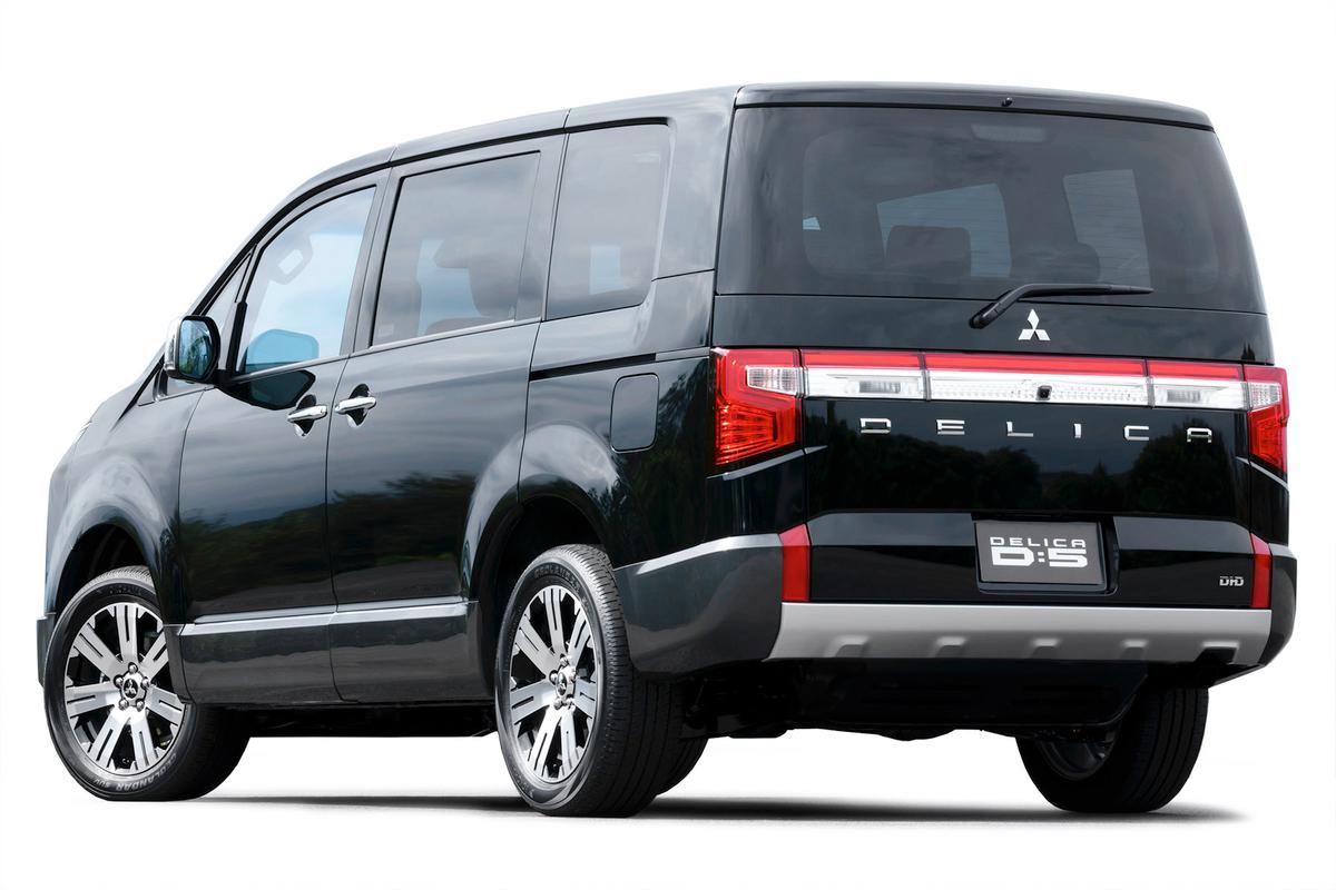 Mitsubishi Delica V поколение рестайлинг Минивэн – модификации и цены,  одноклассники Mitsubishi Delica minivan, где купить - Quto.ru