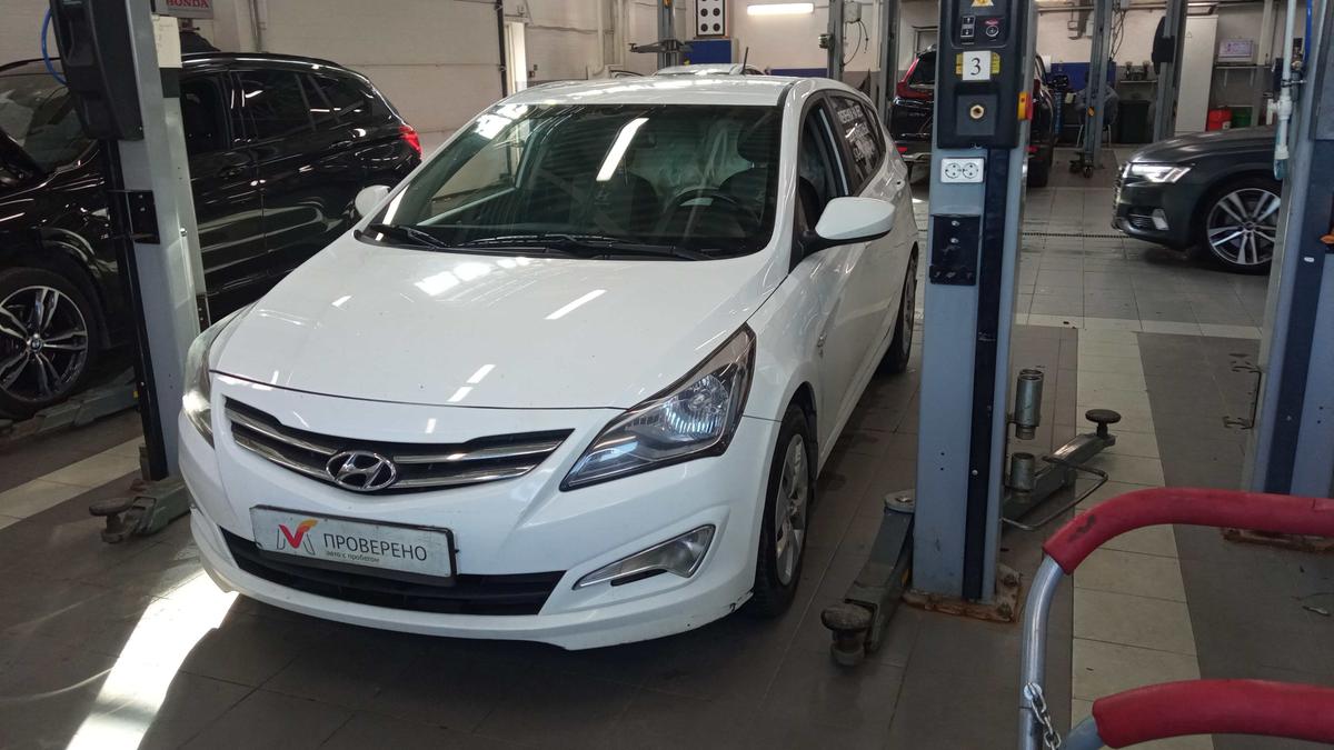 Продано: Hyundai Solaris хэтчбек I поколение рестайлинг 1.6 AT 123 л.с.  белый в Санкт-Петербурге - Quto.ru