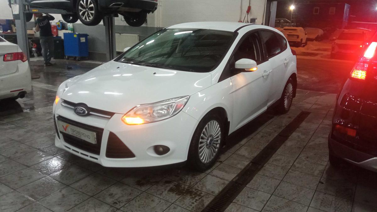 Продано: Ford Focus хэтчбек 5-дв. III поколение 1.6 PowerShift 105 л.с.  белый в Санкт-Петербурге - Quto.ru