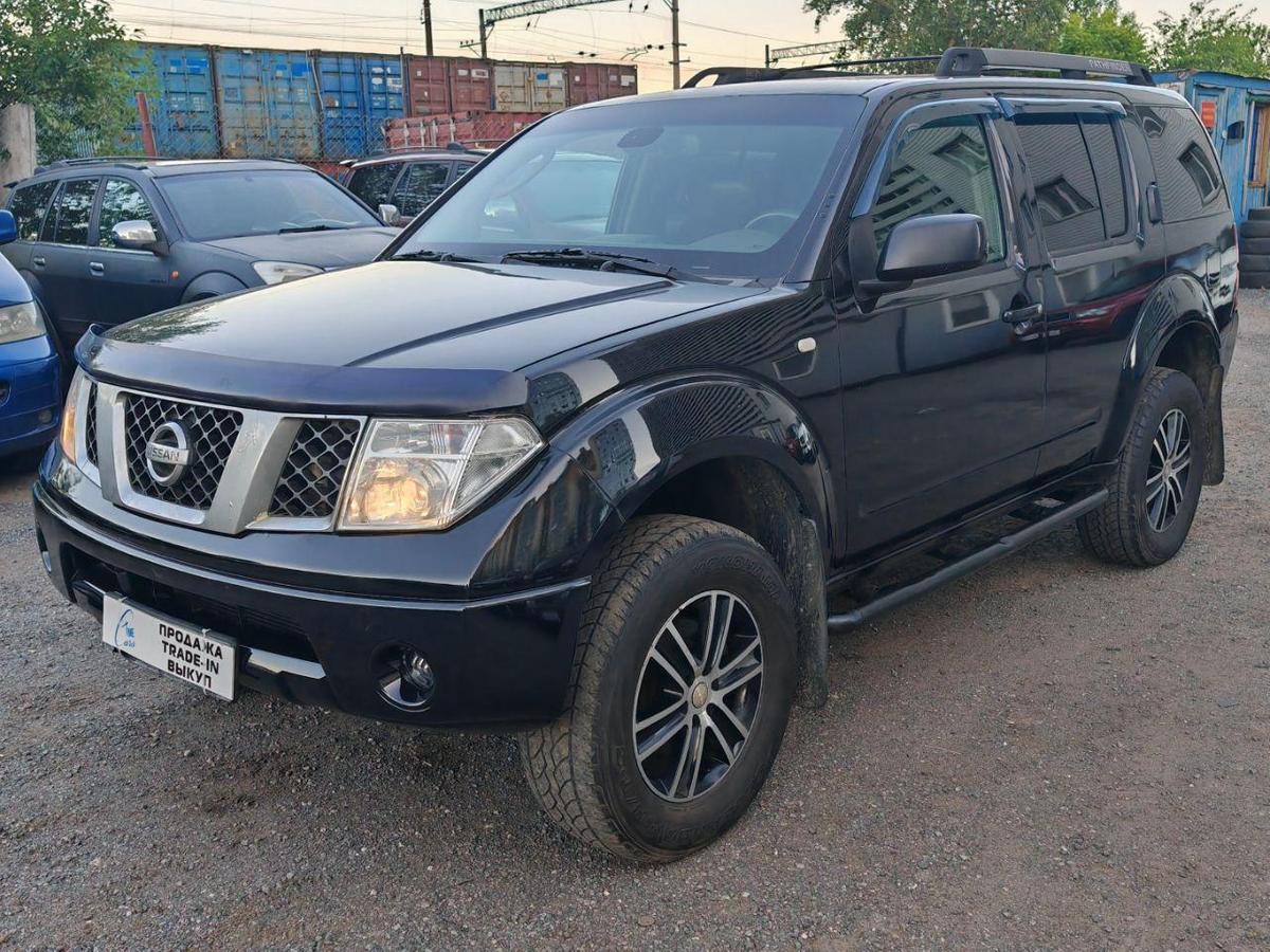 NISSAN PATHFINDER Черный
