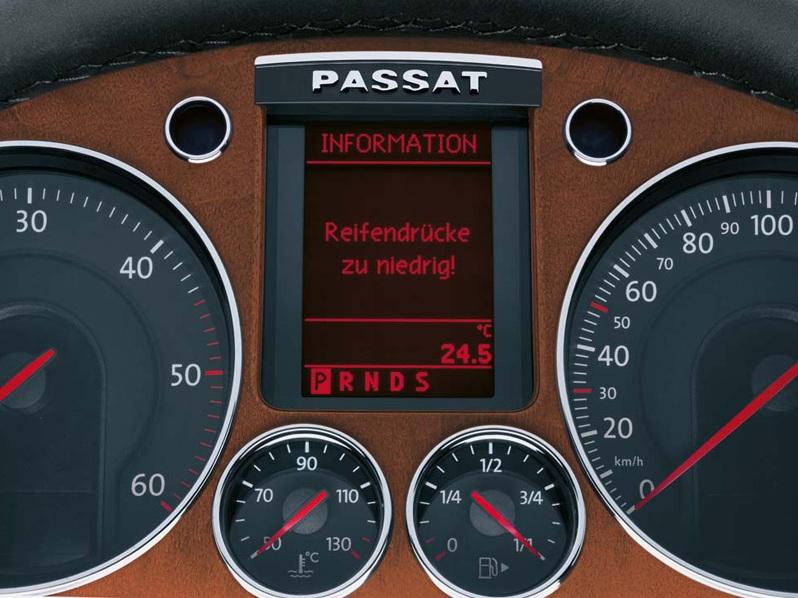 Температура масла туарег. Passat b6 dashboard. VW Passat b5. VW Passat b6 спидометр. Пассат б6 управляемость.