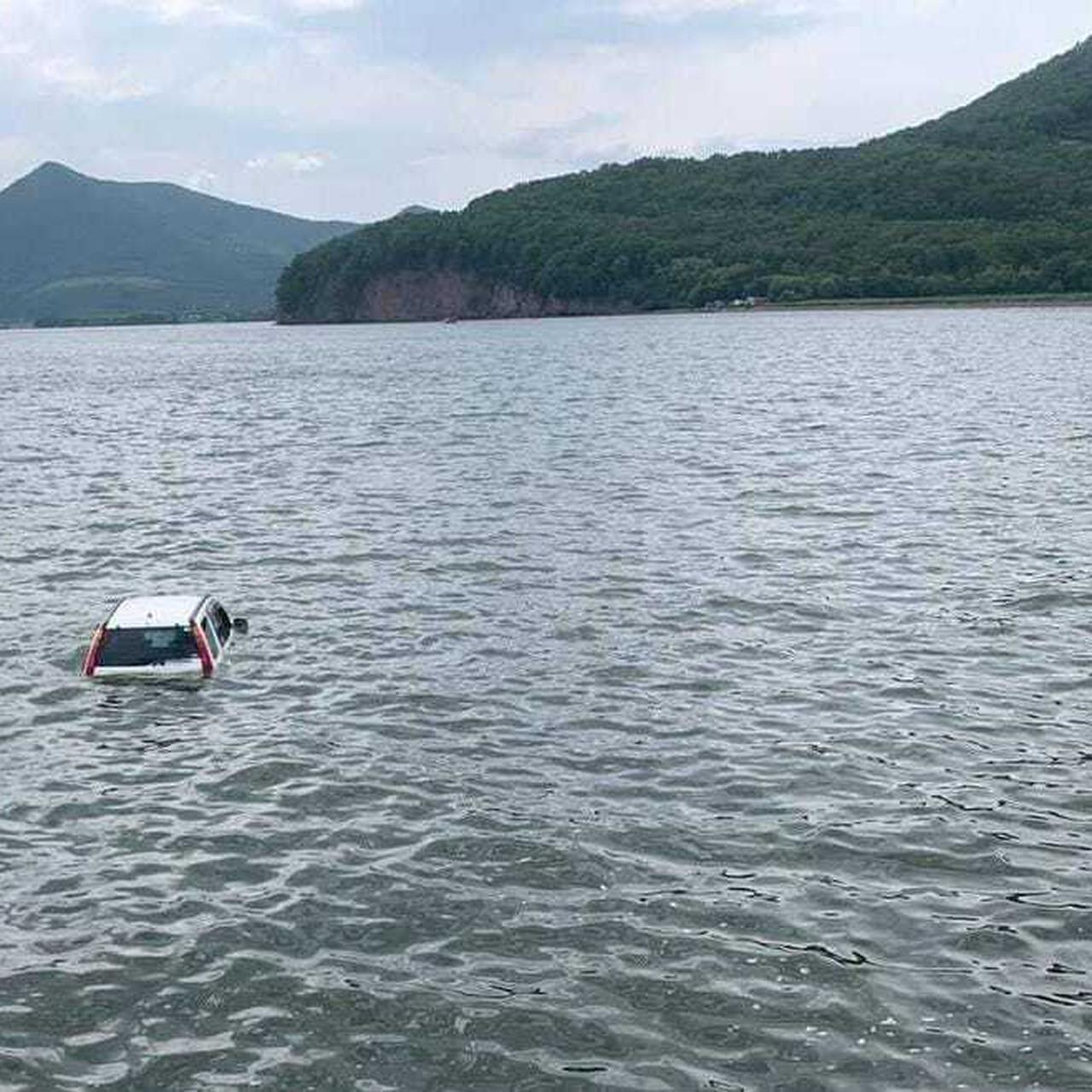 На Камчатке чиновница за рулём автомобиля сиганула в воду - Quto.ru