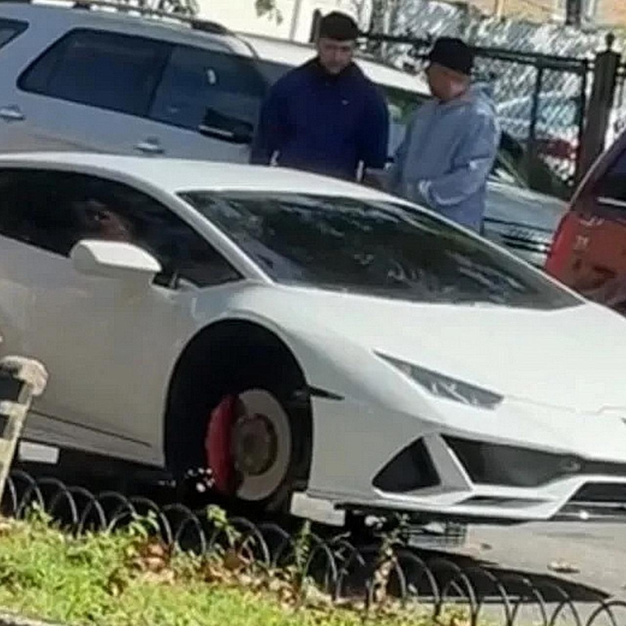 В США воры украли колеса Lamborghini и бросили суперкар на ящики - Quto.ru