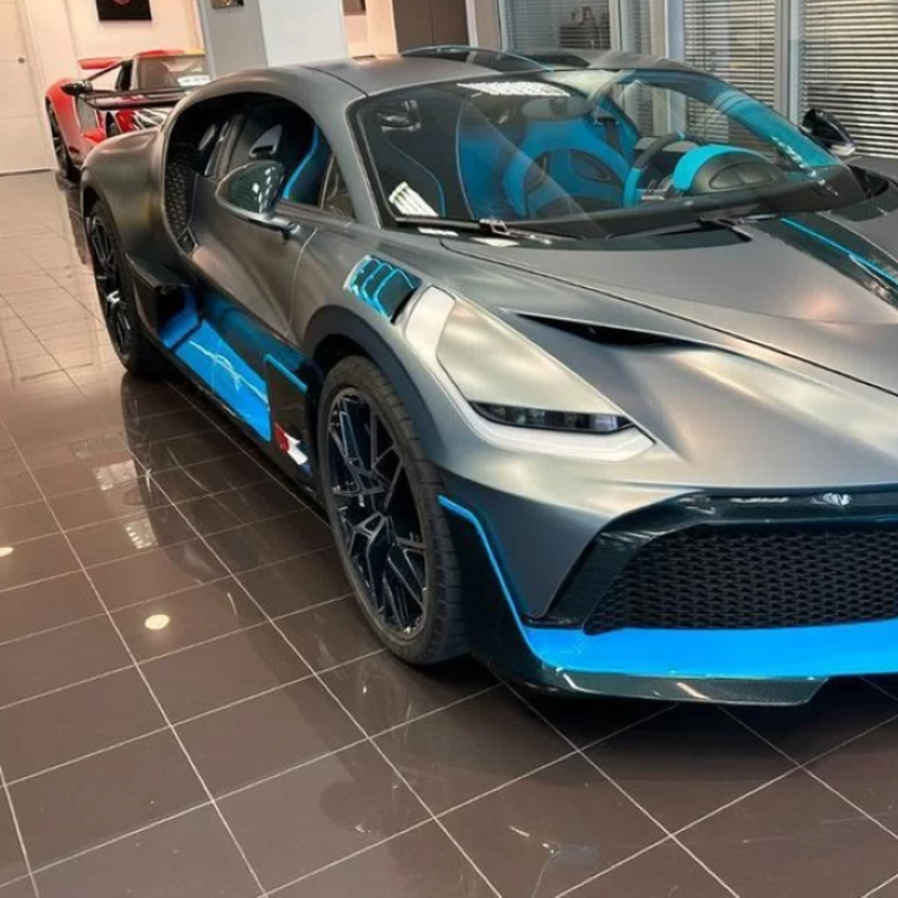 В России обнаружен гиперкар Bugatti Divo - Quto.ru