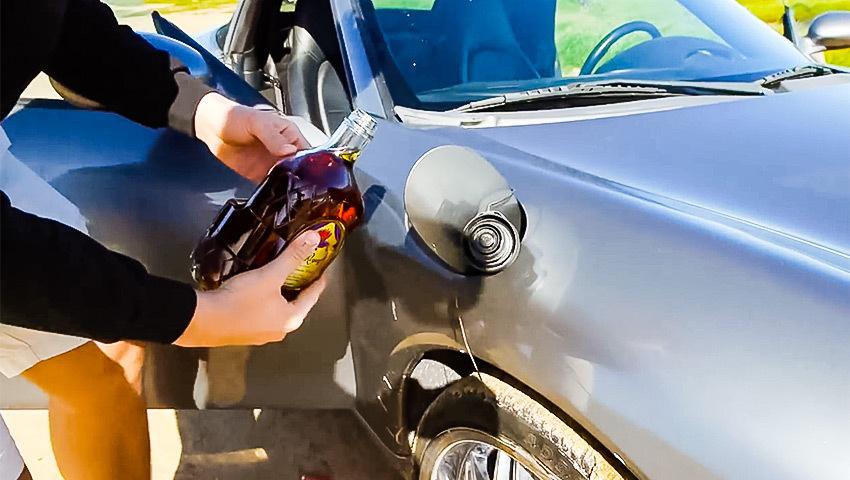Что будет, если залить алкоголь в бензобак - Quto.ru