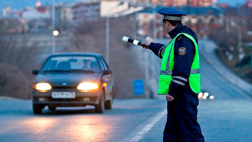 4 незаконных требования гаишников, которые выполняют почти все водители -  Quto.ru