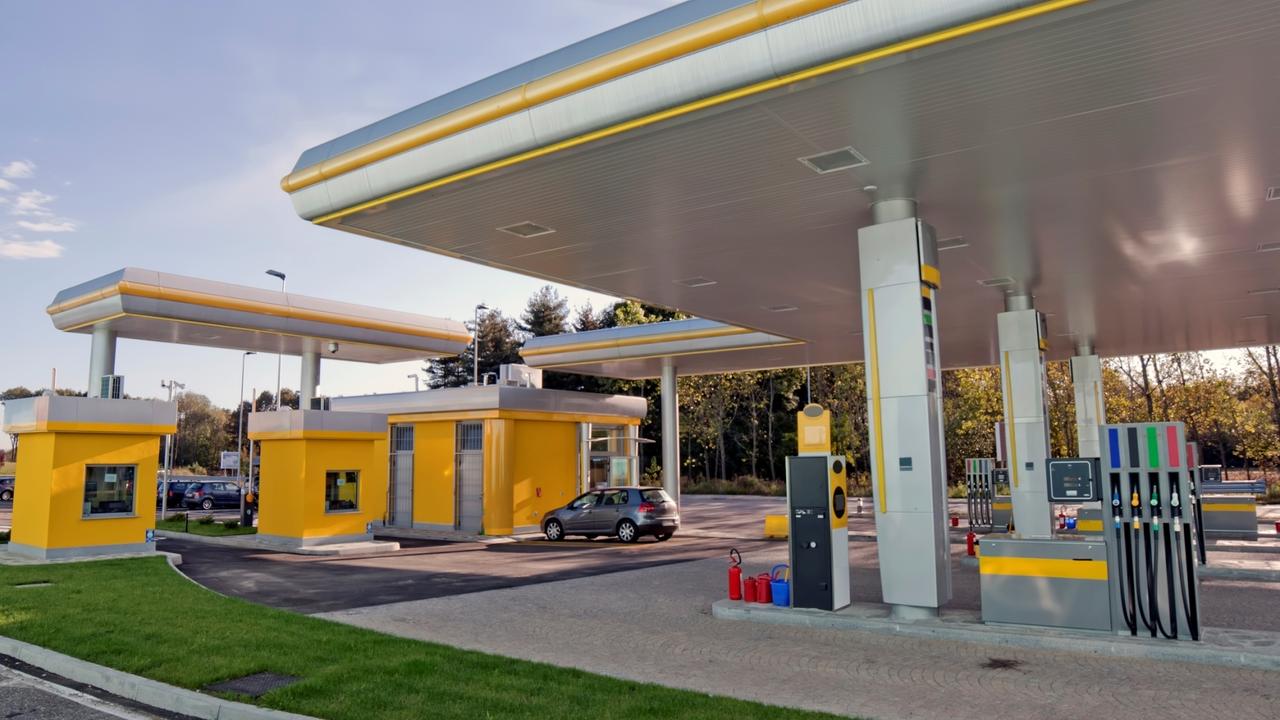 Азс зима. Азс бритиш петролеум. Азс шелл в белгороде. Азс шелл 33121 королев. Заправки хватает.