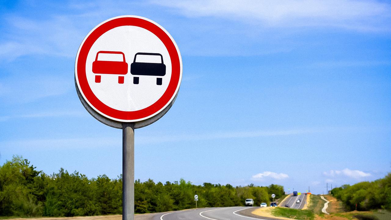 Создание опасной ситуации на дороге: почему обгон паровозиком запрещен и какие могут быть последствия