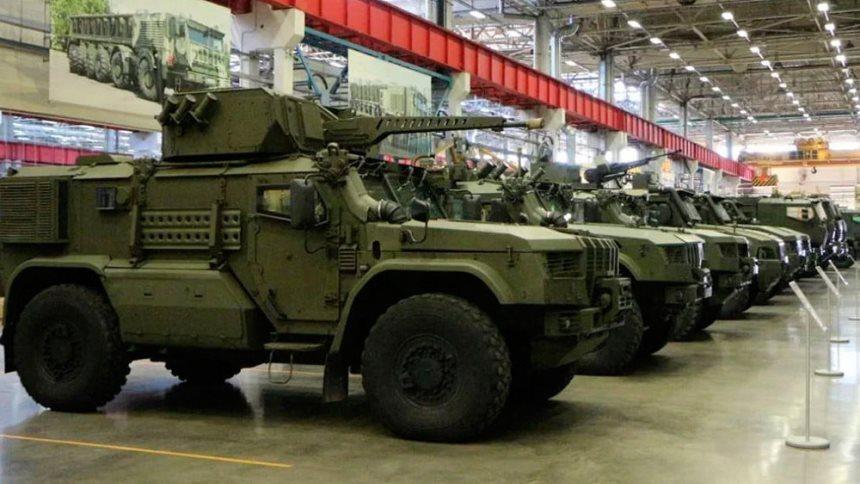 Напарник автомобиль военный