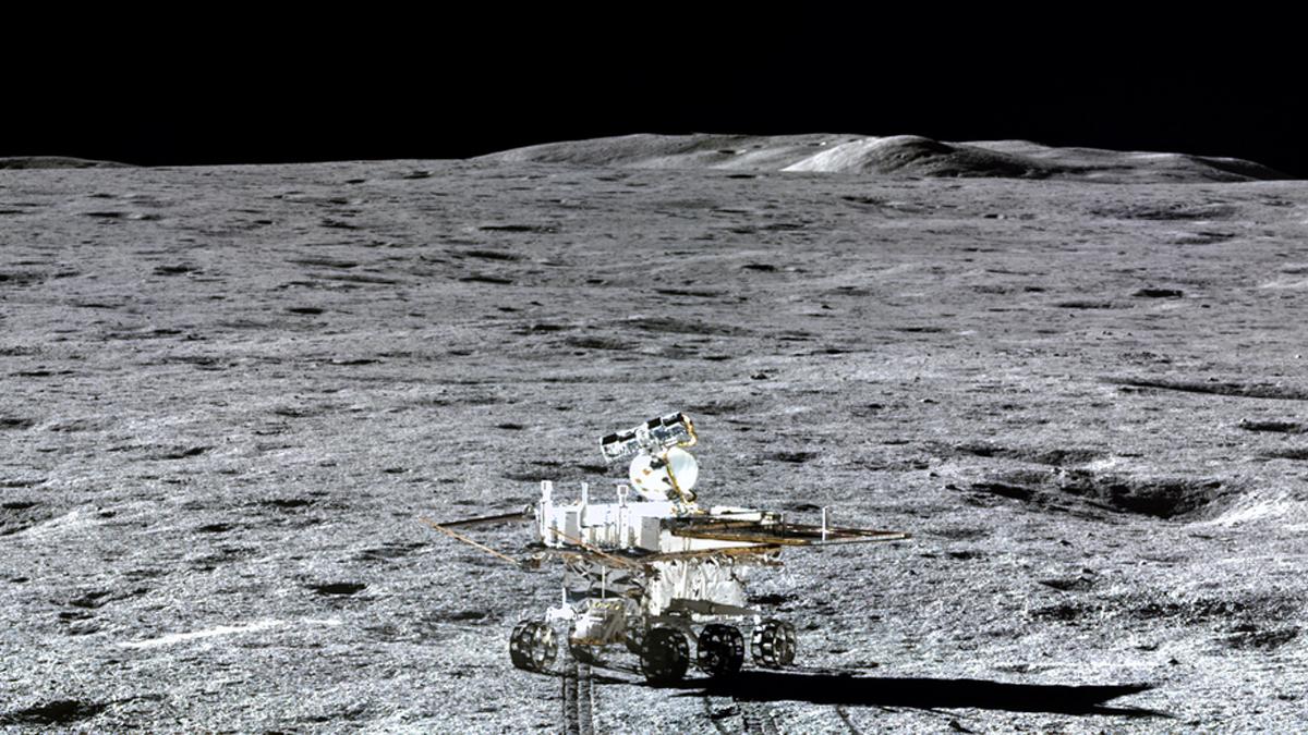 Китайский луноход обнаружил на Луне «таинственную хижину» и движется к ней  - Quto.ru