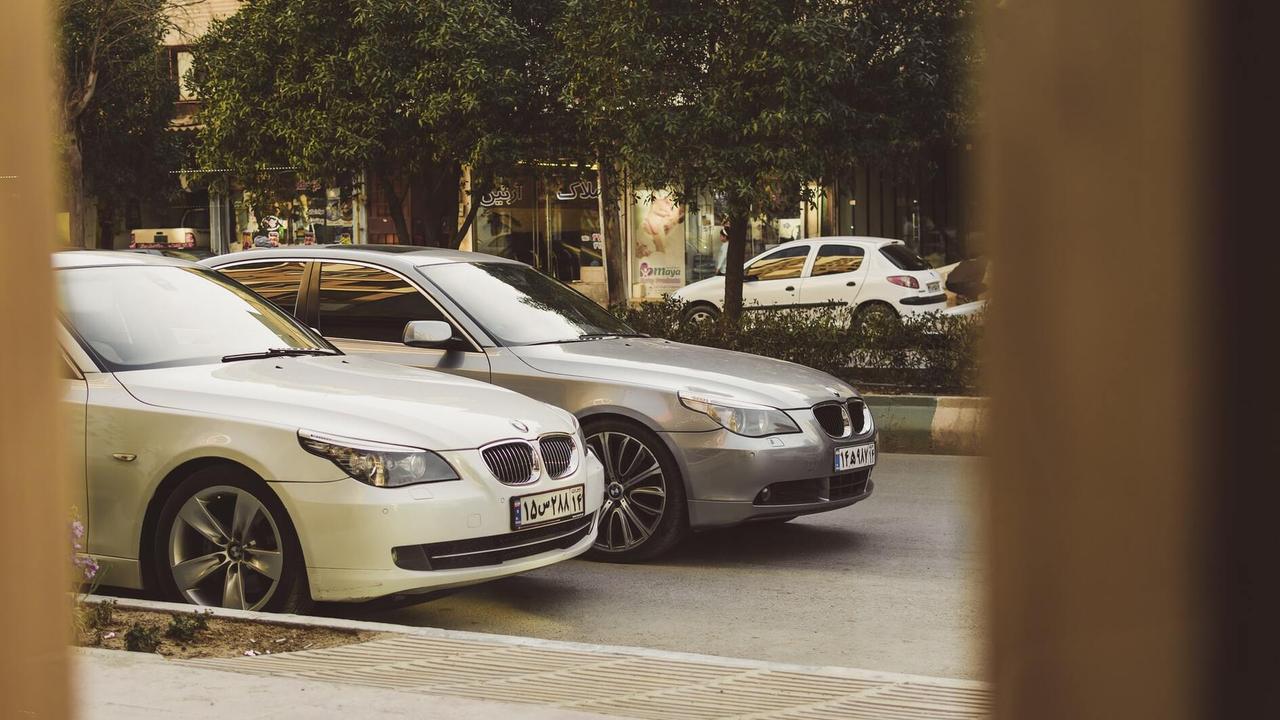 Капает со дна машины